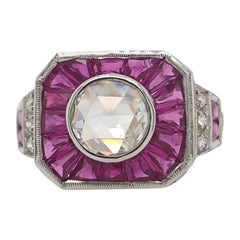 Art Deco inspirierter Diamant- und Rubin-Ring aus 18 Karat Weißgold