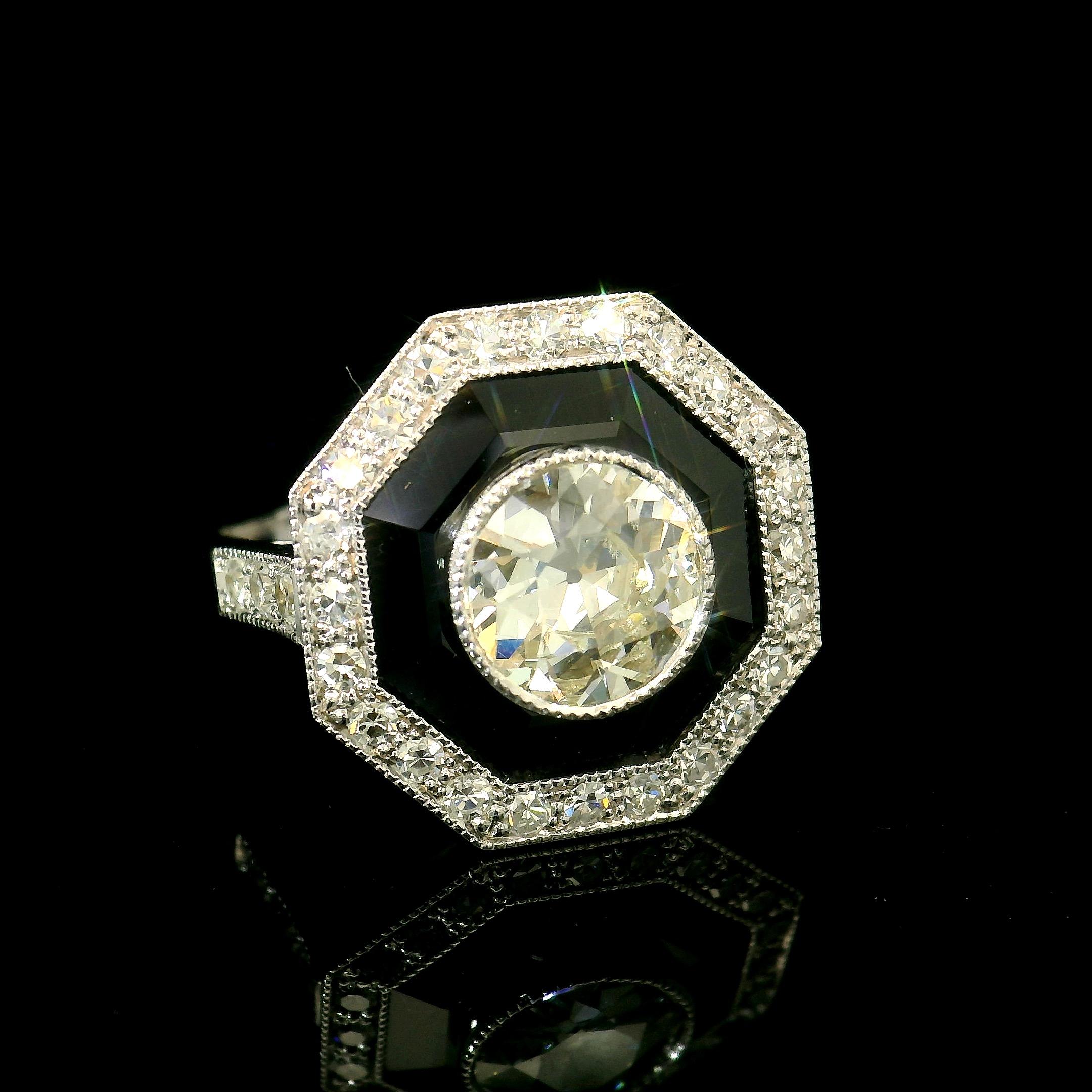 Moderno Anello con diamanti e spinello di ispirazione Art Déco in vendita