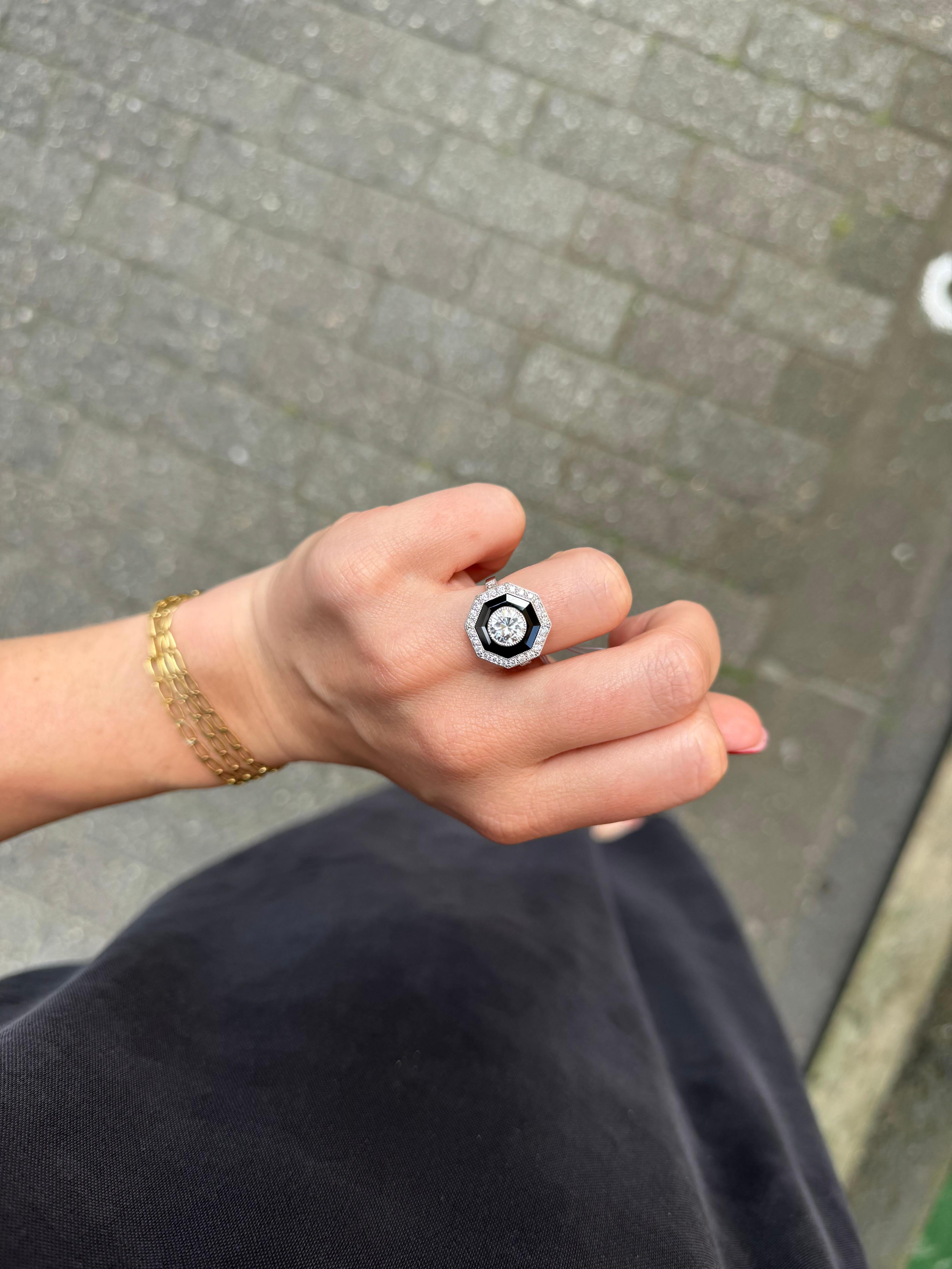 Anello con diamanti e spinello di ispirazione Art Déco In condizioni Nuovo in vendita a Uccle, BE