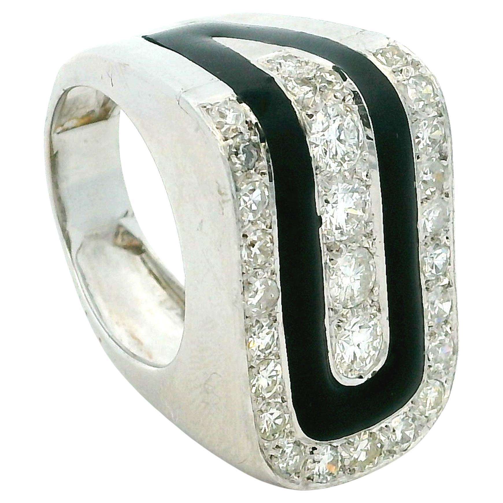 Bague en or blanc 18 carats inspirée de l
art déco, diamant et onyx noir, 3 carats en vente