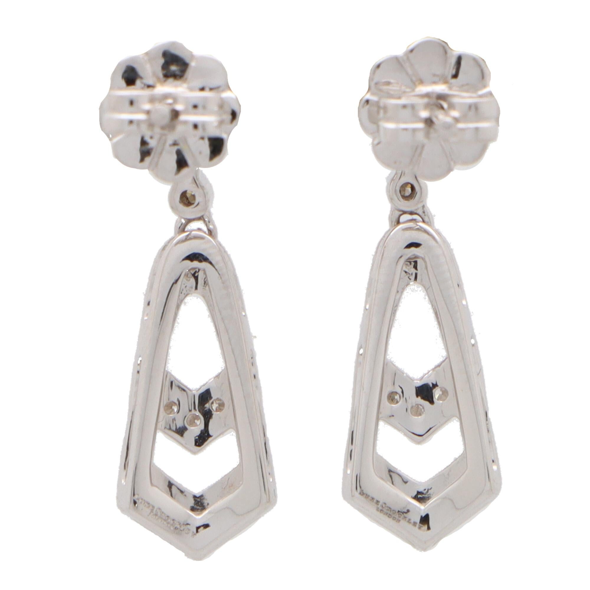 Art Deco Inspired Diamond Drop Earrings Set in 18k in White Gold In New Condition For Sale In London, GB