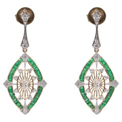 Boucles d'oreilles pendantes en or 14k avec diamants et émeraudes d'inspiration Art Déco