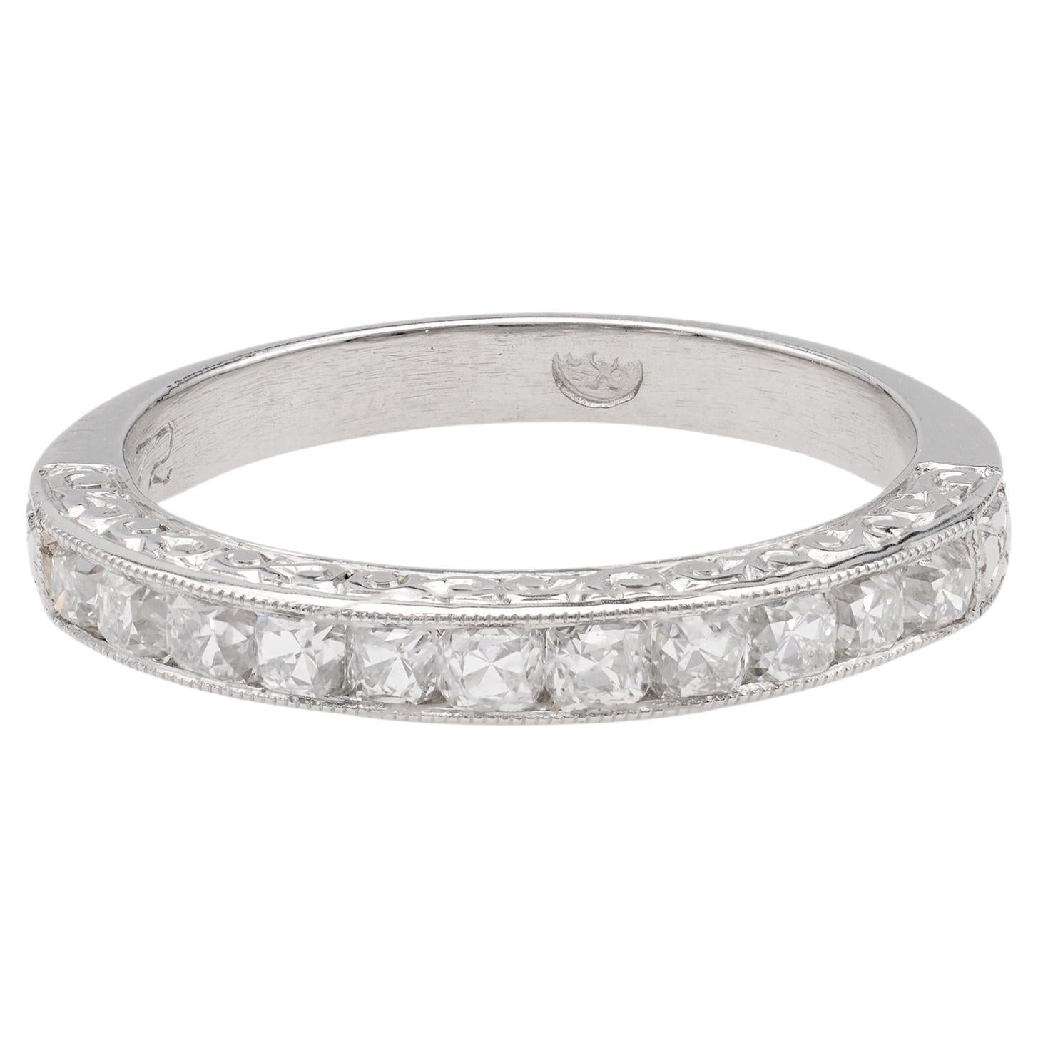 Art Deco inspirierter halber Eternity-Ring aus Platin mit Diamanten im Angebot