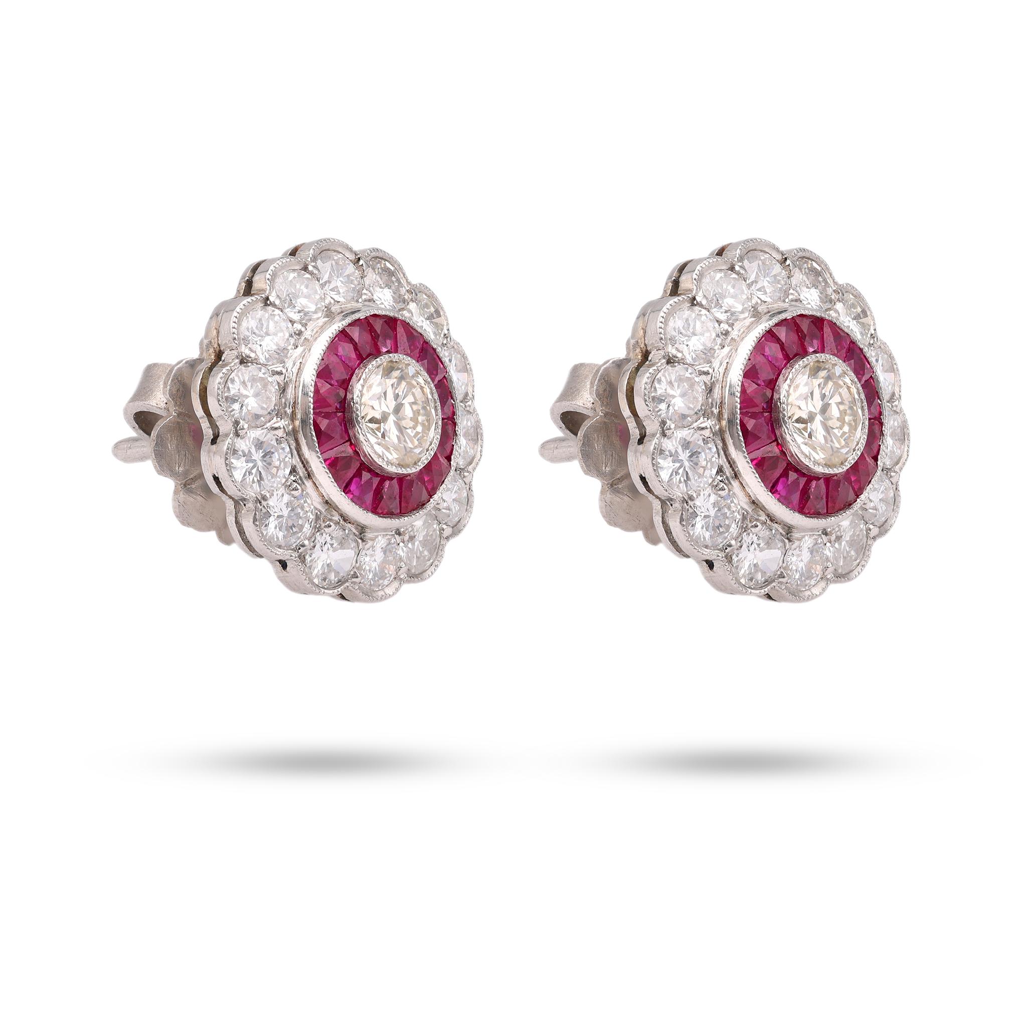 Art Deco inspirierte Diamant-Rubin-Platin-Ohrringe mit target-Ohrringen (Brillantschliff) im Angebot
