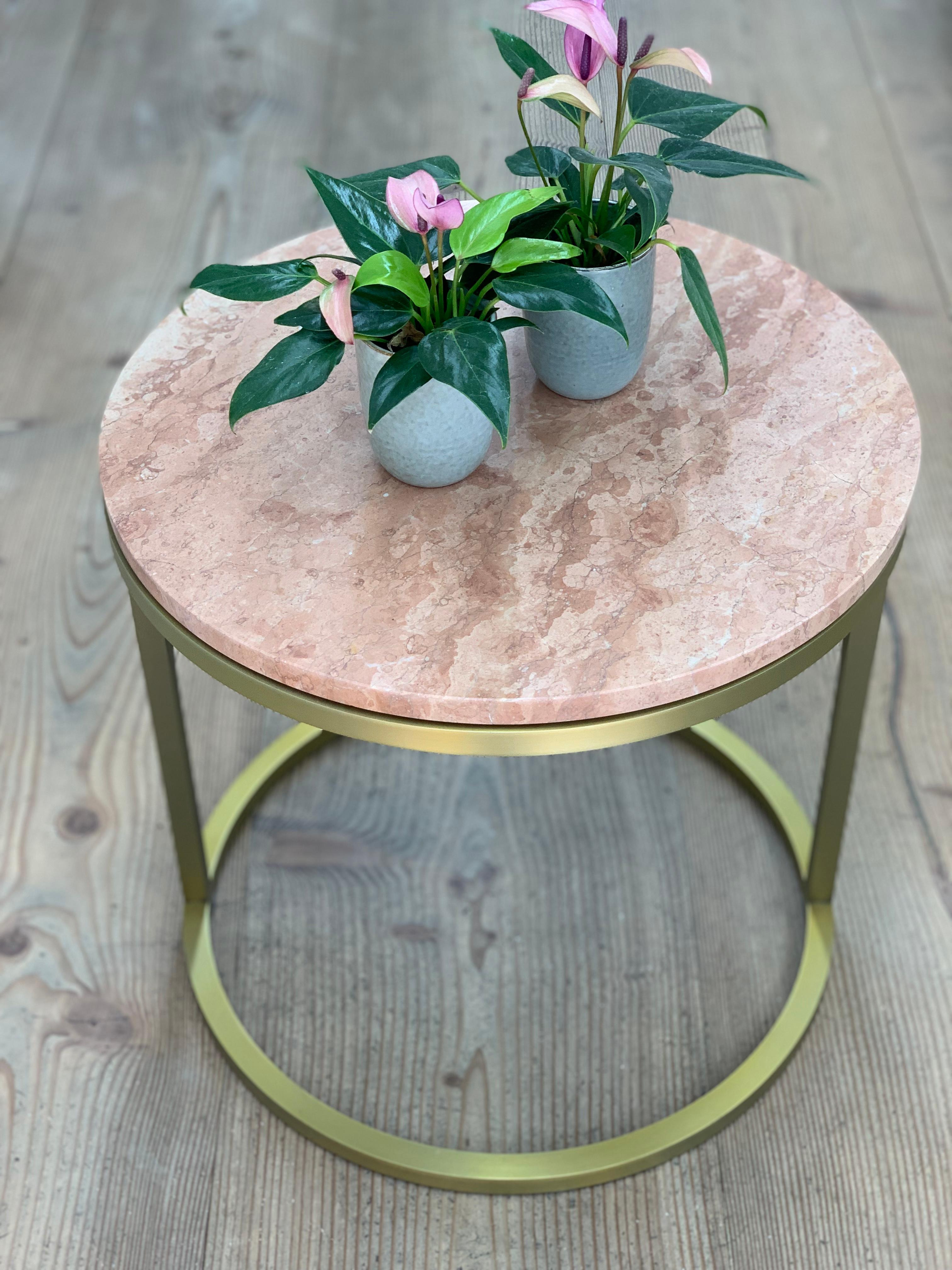 Art Deco Inspired Diana Round Coffee Table in Brass Tinted and Pink In New Condition For Sale In London, GB