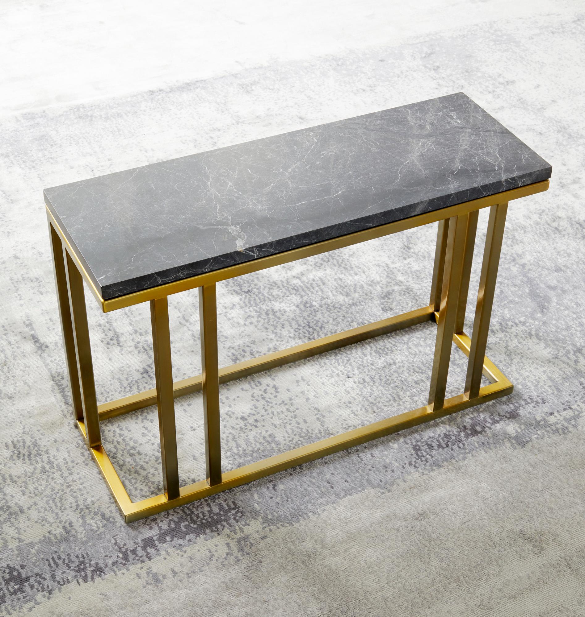 Inspired by the Greek God, Helios, the Elio collection’s signature symmetrical leg design embodies the Gods’ powerful, masculine persona. With eight, slender vertical columns, masterfully connected by the tabletop and base frame, the Elio frame has