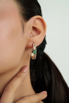 Boucles d'oreilles créoles à double rangée, ornées d'émeraudes et de diamants, d'inspiration Art déco, en or jaune 14 carats