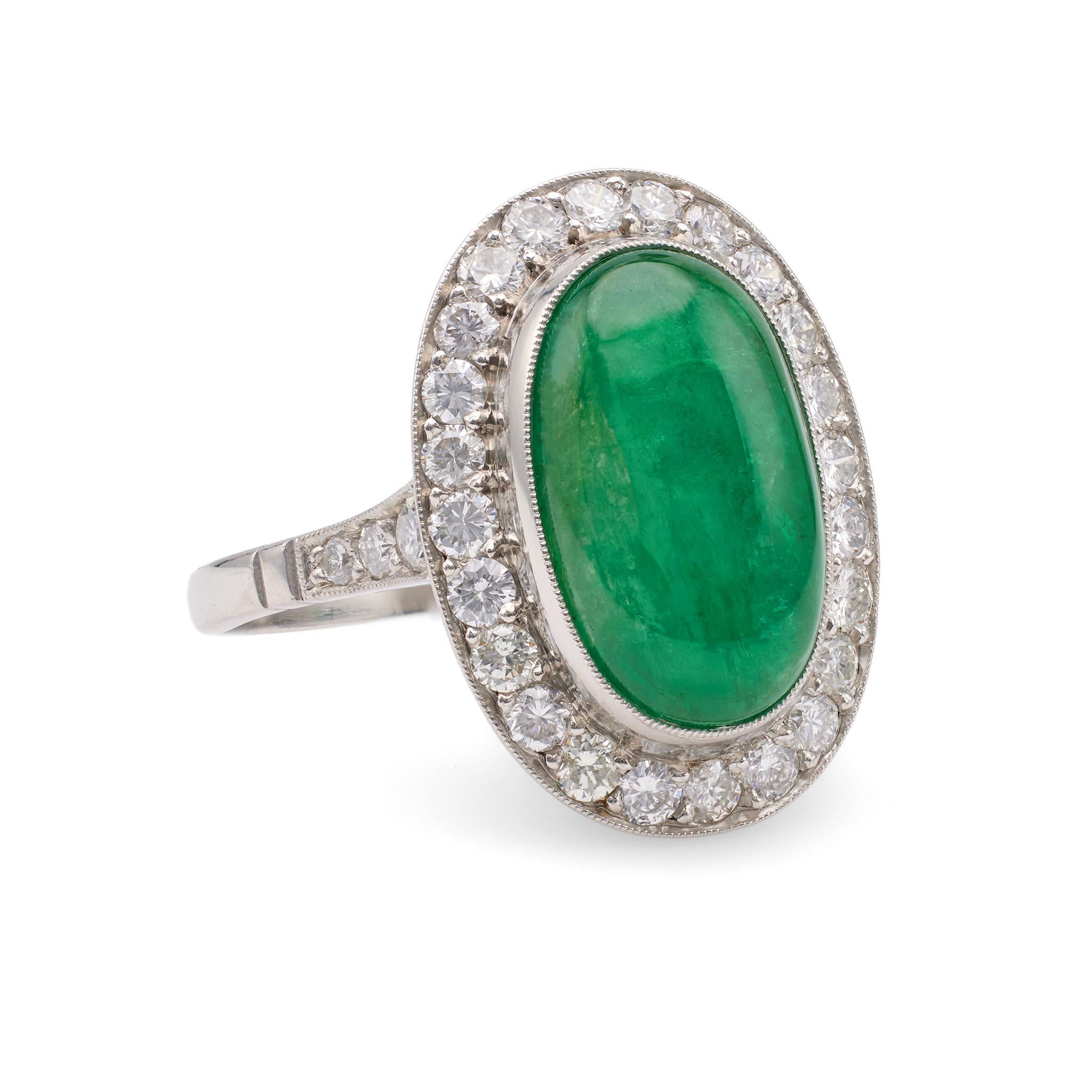Art Deco inspirierter Platinring mit Smaragd und Diamant (Cabochon) im Angebot