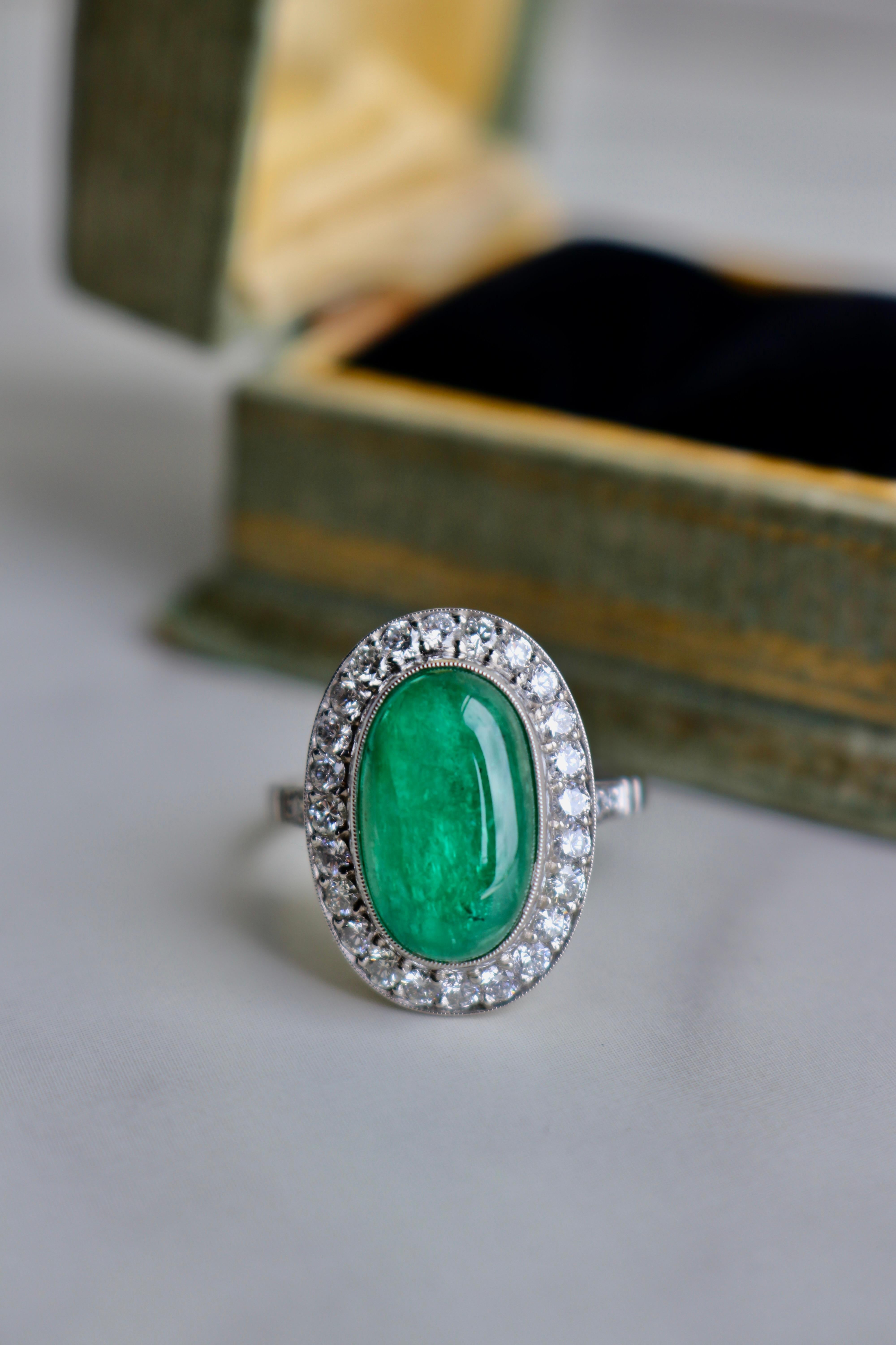 Art Deco inspirierter Platinring mit Smaragd und Diamant im Zustand „Hervorragend“ im Angebot in Beverly Hills, CA