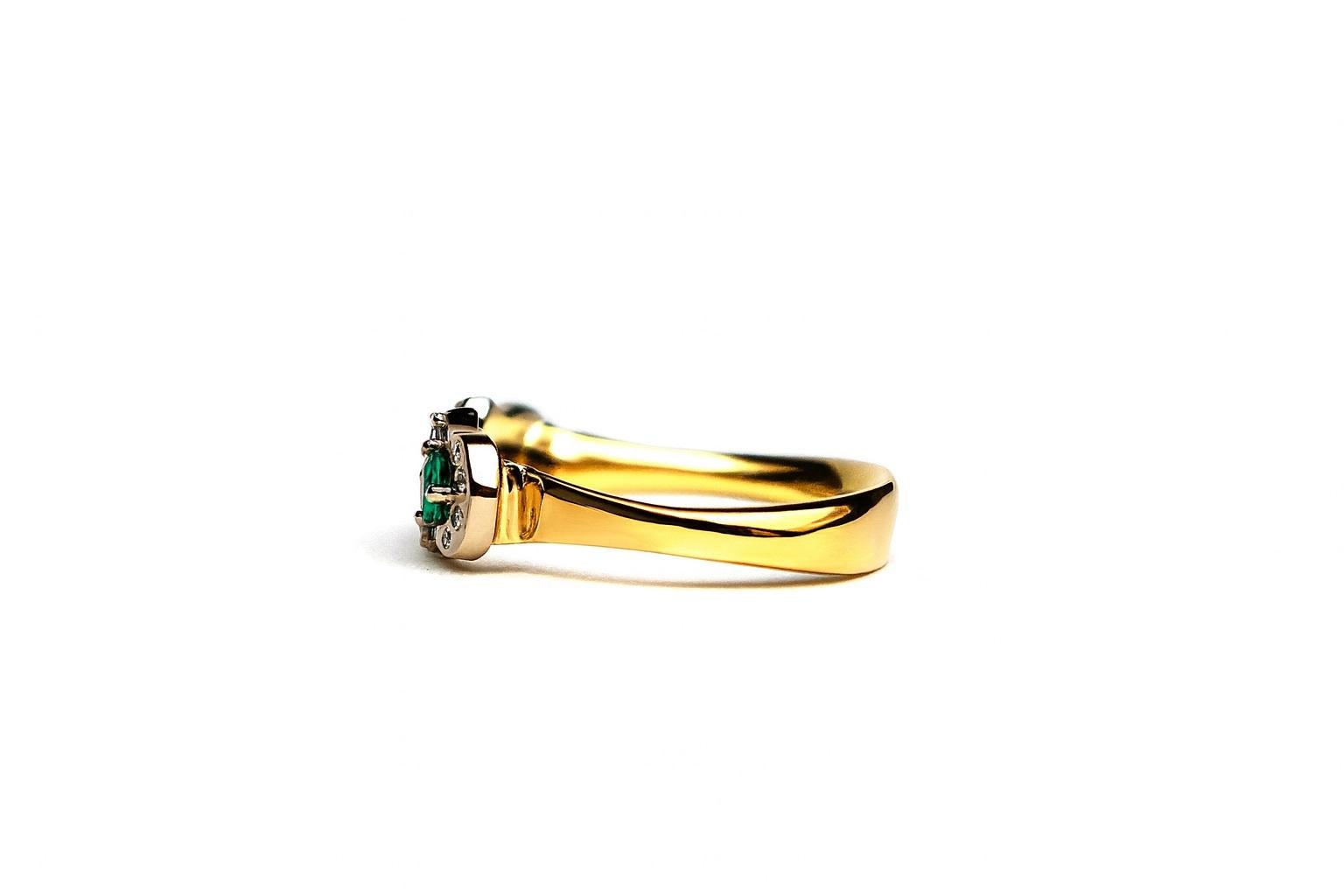 Art déco Art Deco inspired Emeralds with Diamonds in White and Yellow Gold Ring en vente