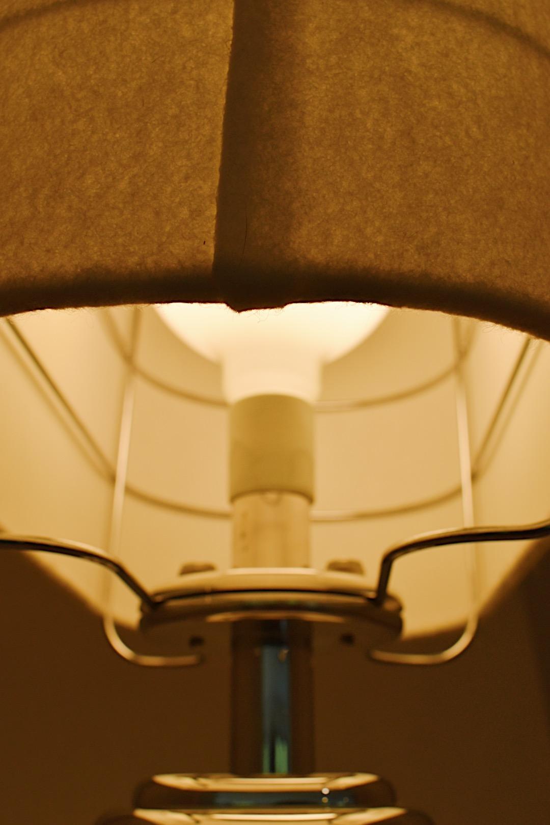 Lámpara Imperio de inspiración Art Decó de Daughter Manufacturing - Aluminio pulido Estadounidense en venta