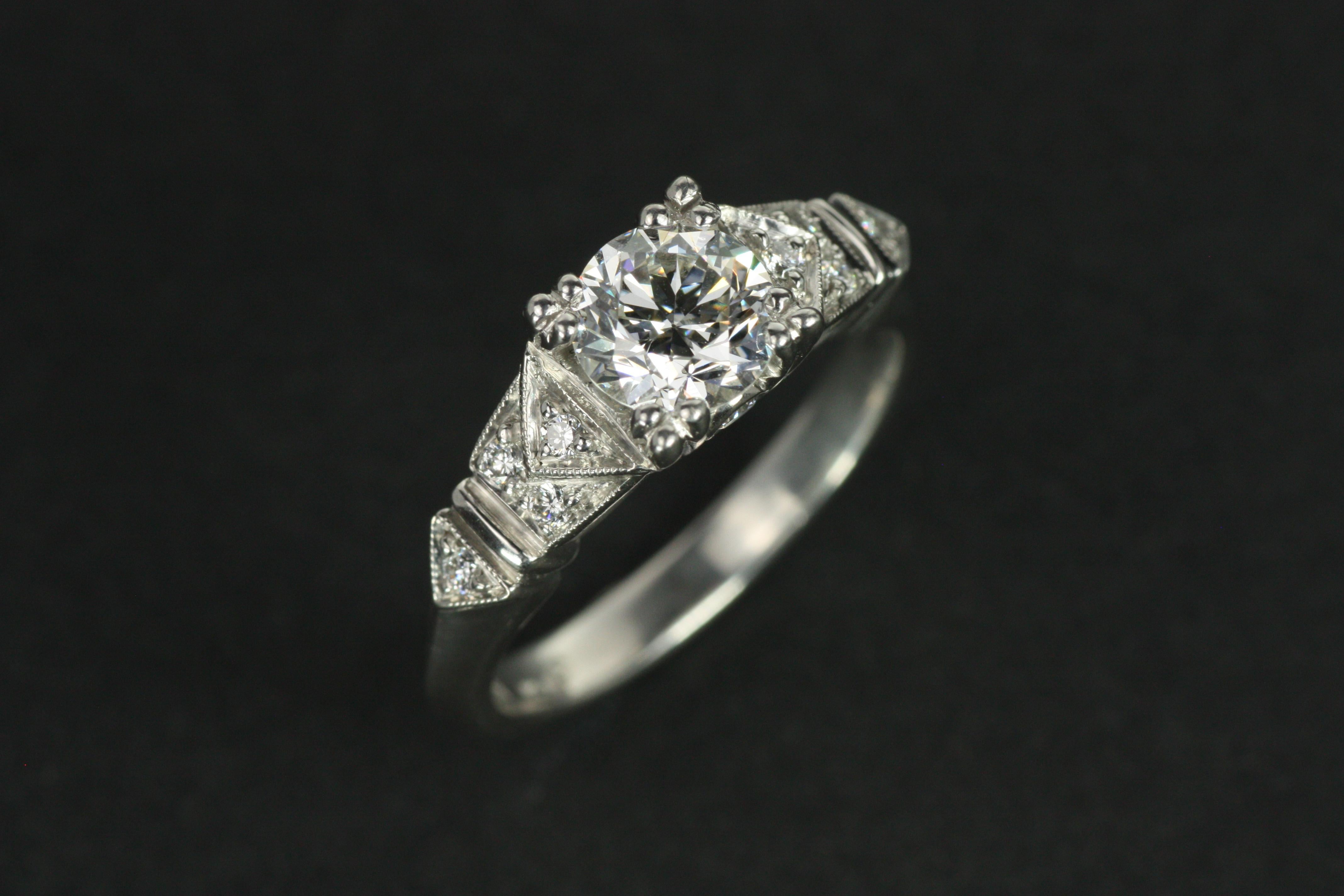 Art Deco Stil Verlobungsring - 0.98ct Runde Diamanten Platin von Bracken (Rundschliff) im Angebot