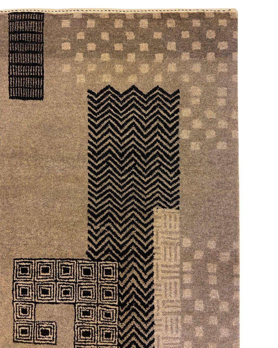 Hand-Woven Art Deco-Inspired Gray, Black, and Cream Labyrinth Wool Persian Rug 3' x 5'