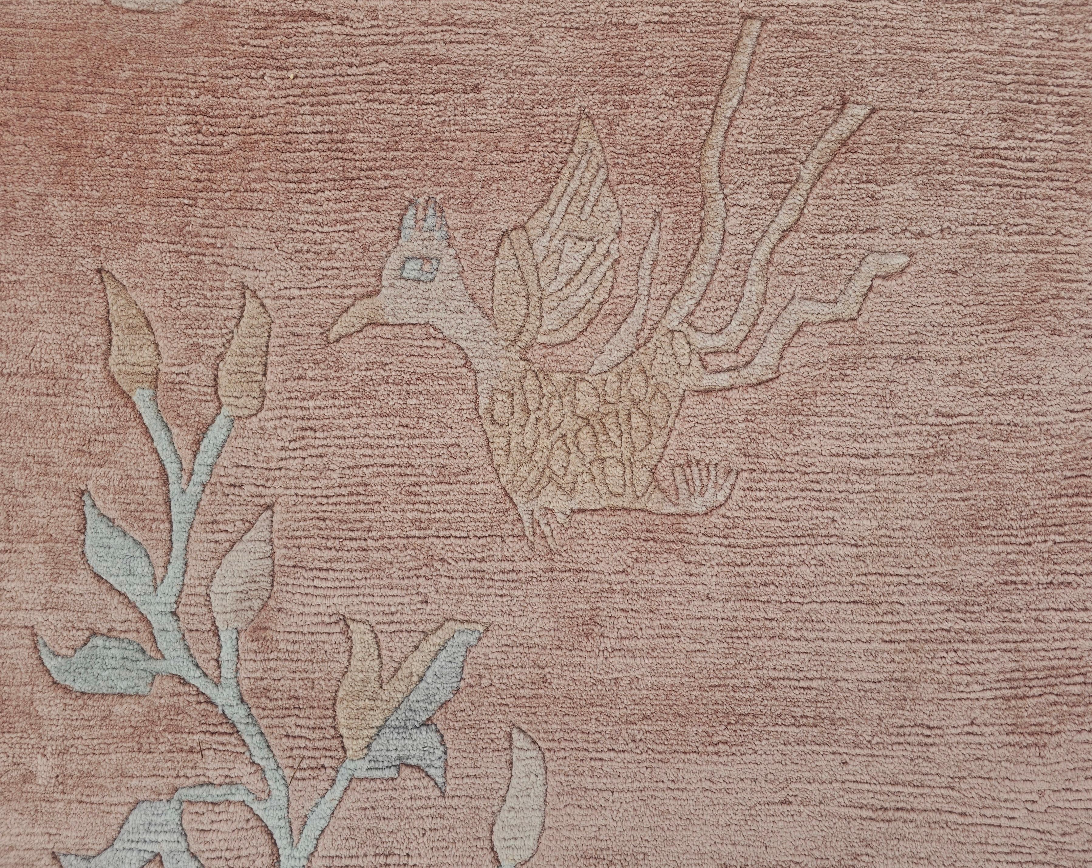 Nepalese Tappeto d'ispirazione Art Deco annodato a mano in 100% lana rosa polverosa, Nepal, anni '90. in vendita
