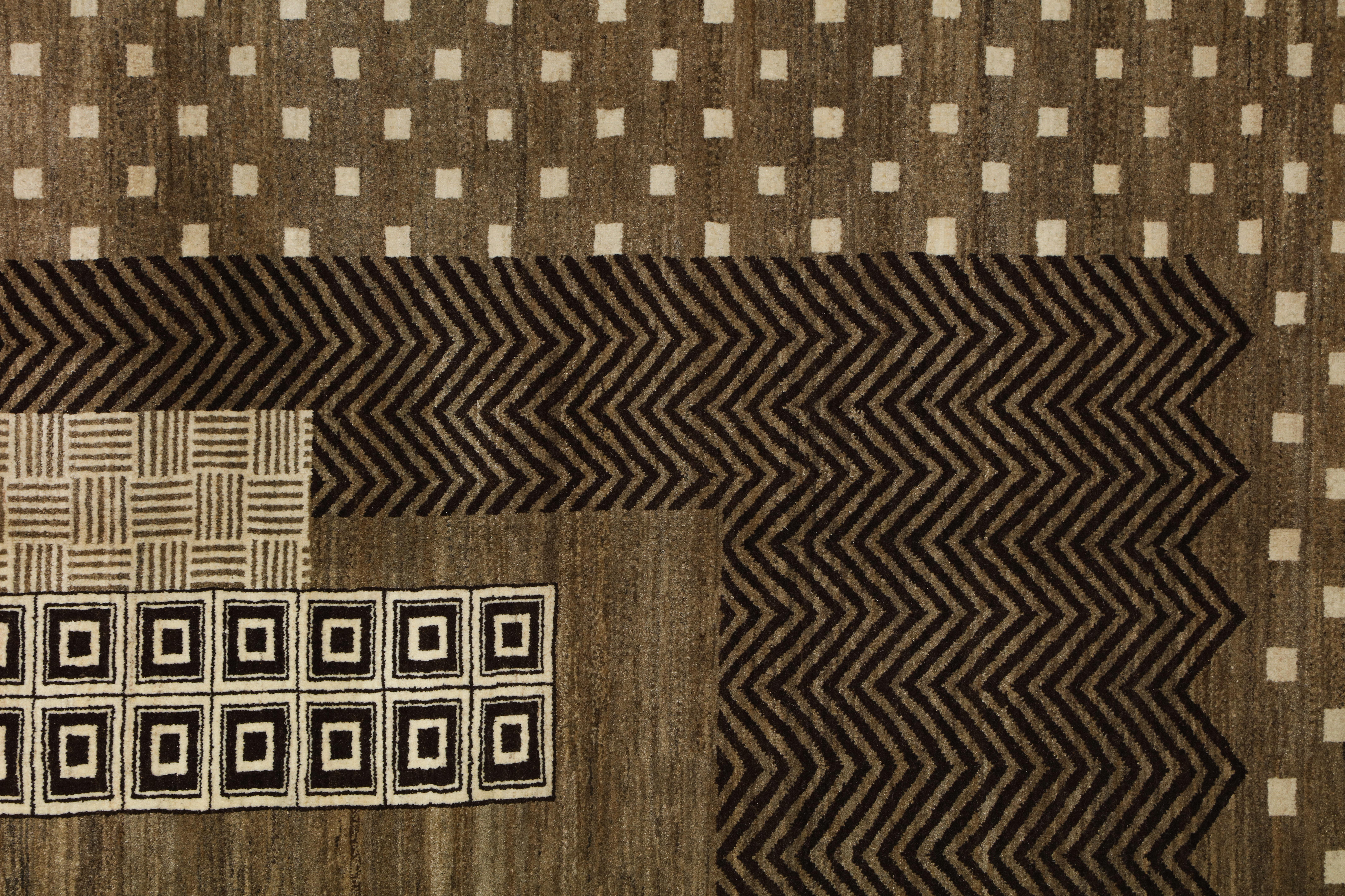 Art Deco-inspirierter Labyrinth-Perserteppich aus Wolle in Taupe, Creme & Brown, 9 x 12 (Persisch) im Angebot