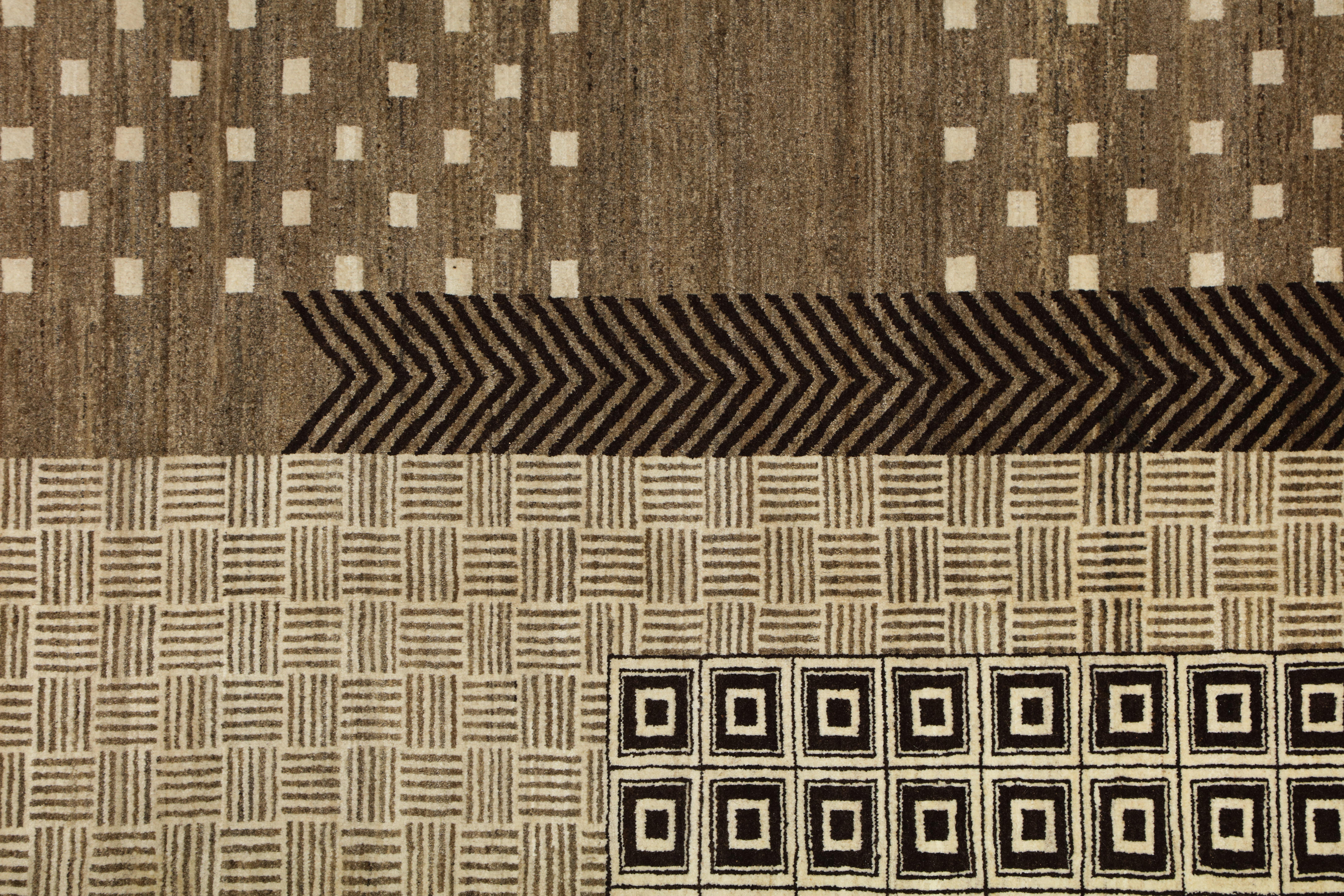 Art Deco-inspirierter Labyrinth-Perserteppich aus Wolle in Taupe, Creme & Brown, 9 x 12 im Zustand „Neu“ im Angebot in New York, NY