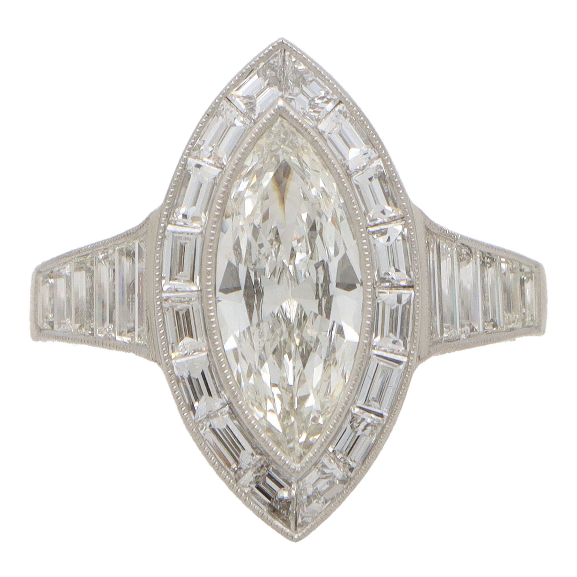 Art Deco inspirierter Diamant-Halo-Ring aus Platin mit Marquise-Schliff  (Moderne)