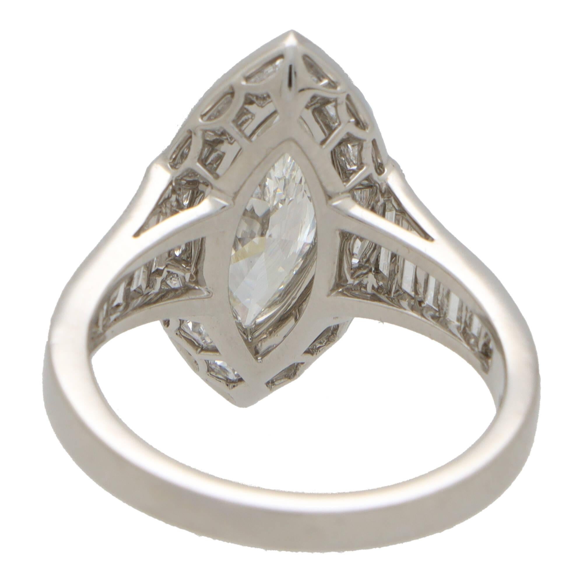 Art Deco inspirierter Diamant-Halo-Ring aus Platin mit Marquise-Schliff  für Damen oder Herren