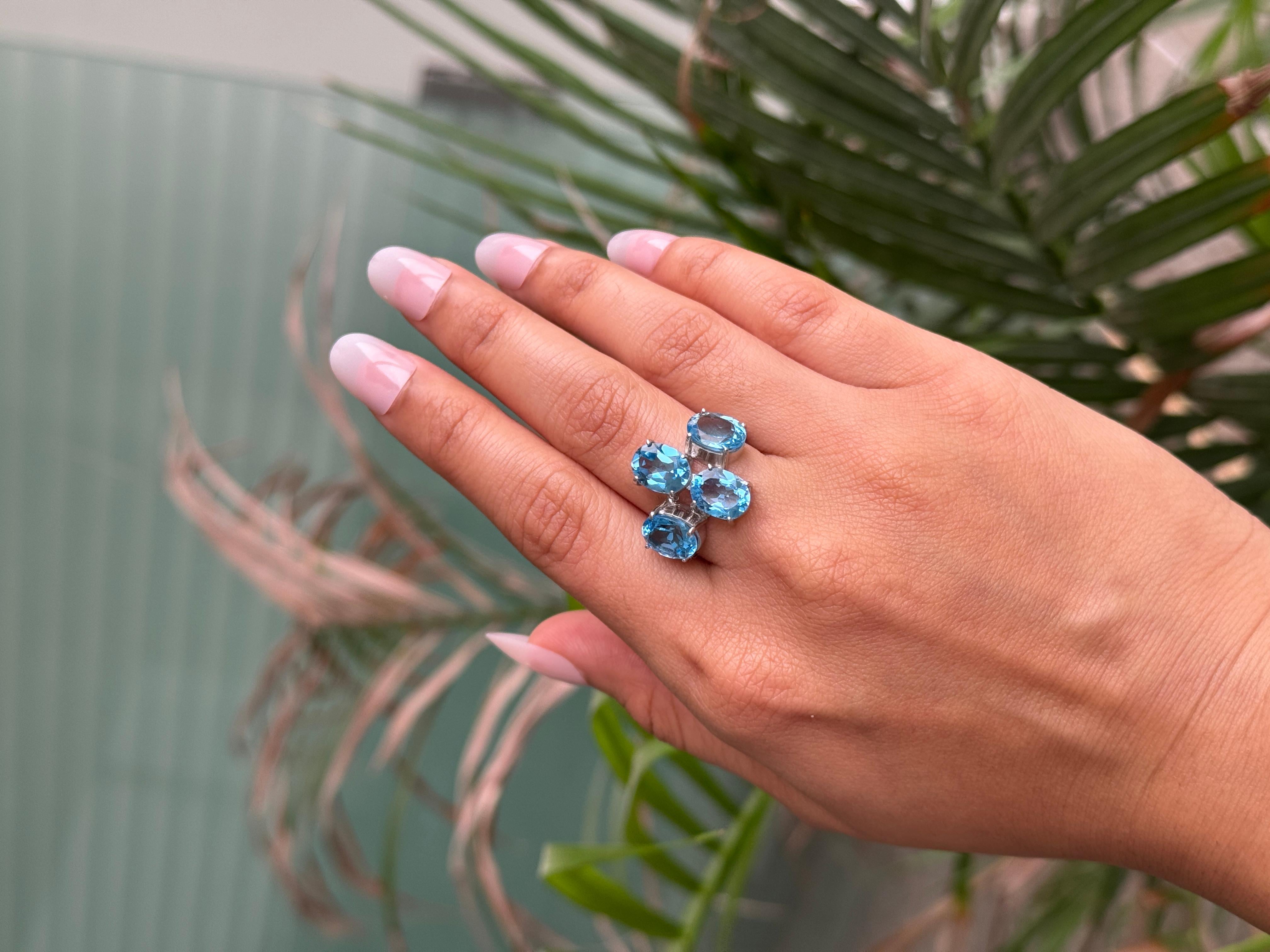 Im Angebot: Art Deco-inspirierter 925er Silber mit vier blauen Topas-Edelsteinen Cocktail-Ring für Geschenke () 4