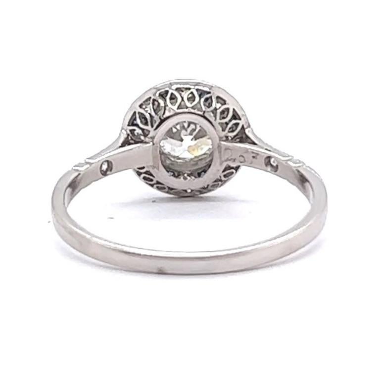 Art Deco inspirierter Halo-Ring aus Platin mit Diamanten im alteuropäischen Schliff und Saphiren im Angebot 1