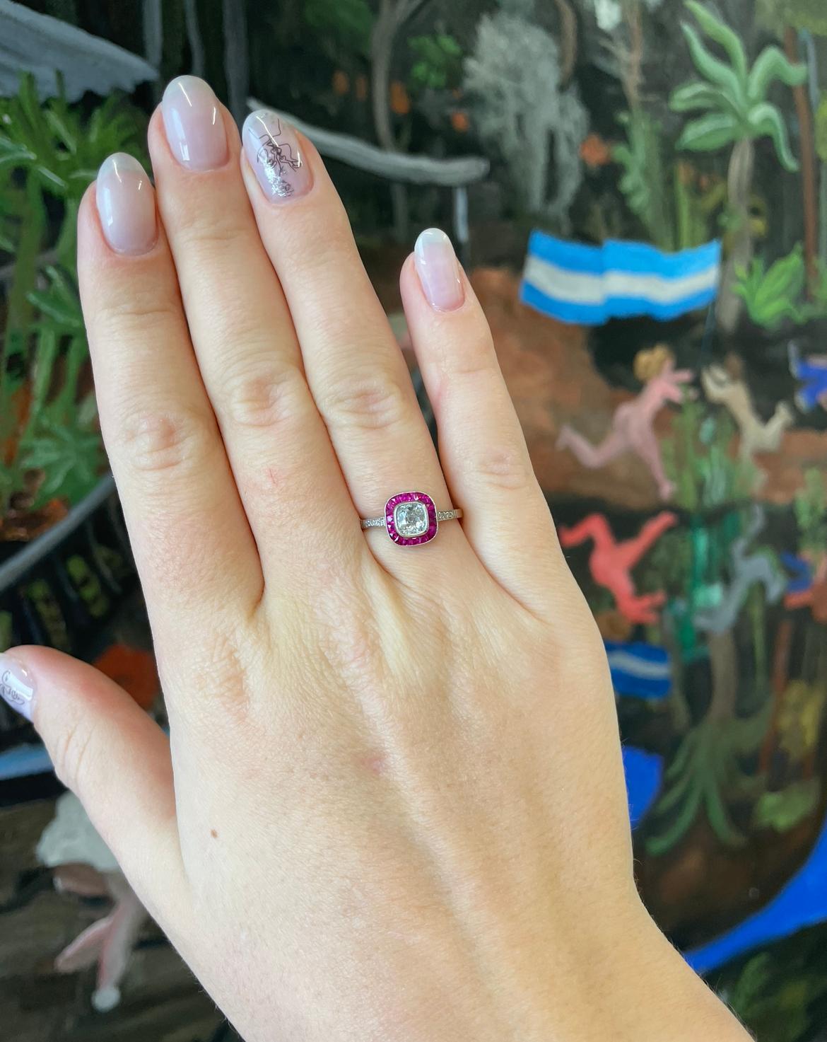 Platinring mit Diamant und Rubin im alteuropäischen Minenschliff, inspiriert vom Art déco 1