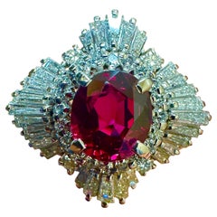 Anello da cocktail in platino con diamanti e rubino ovale da 2,10 carati, in stile Art Déco