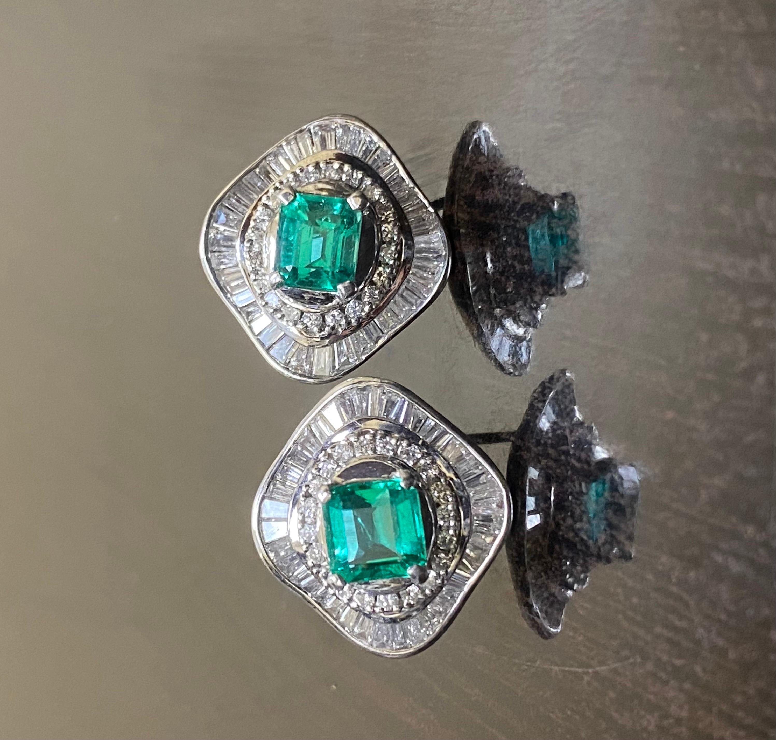 Art Deco Inspired Platinum Diamond 2.51 Carat Colombian Emerald Earrings In New Condition For Sale In Los Angeles, CA