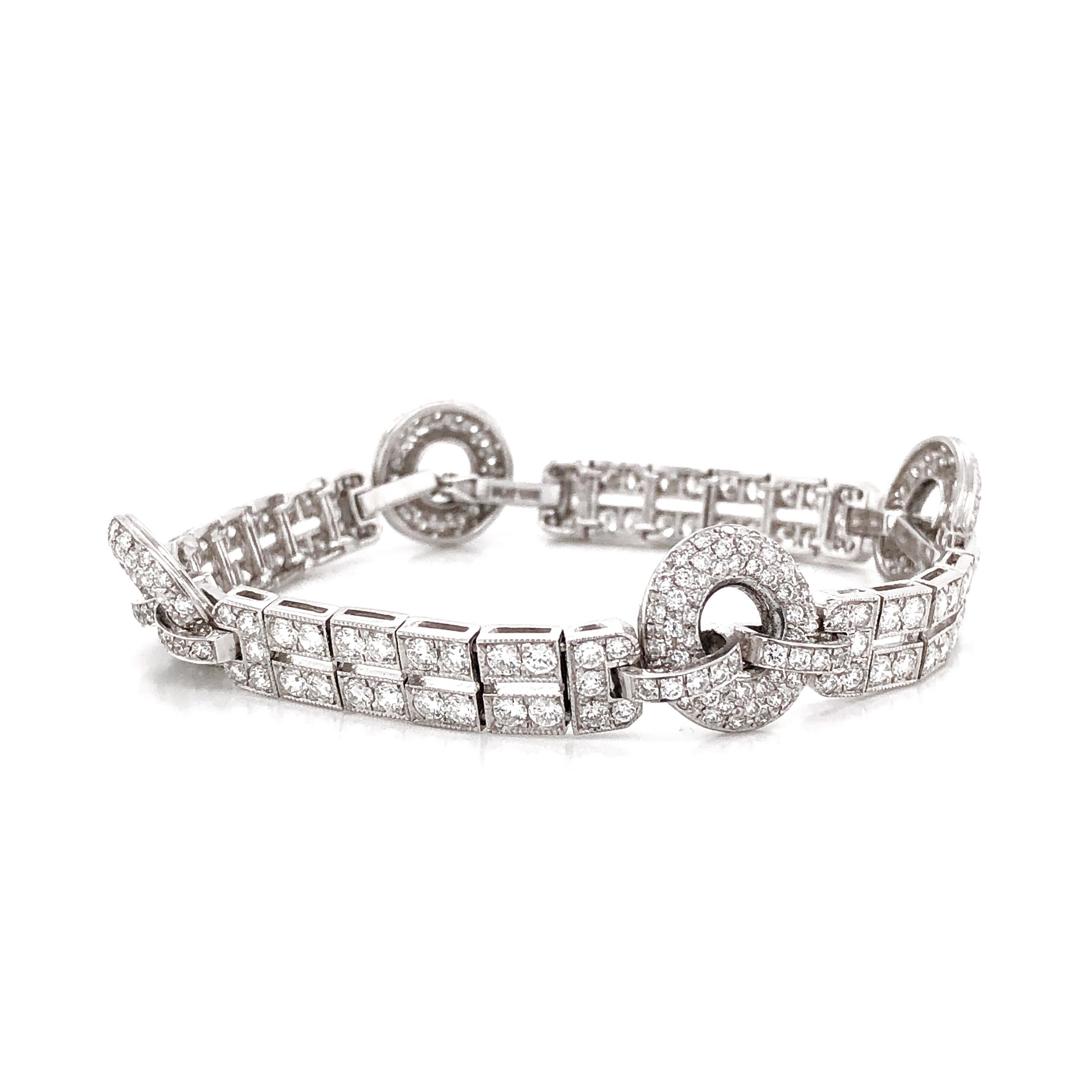 Women's Art Deco Inspired Round Cut Diamonds 6.23 Carat Platinum Link Bracelet For Sale