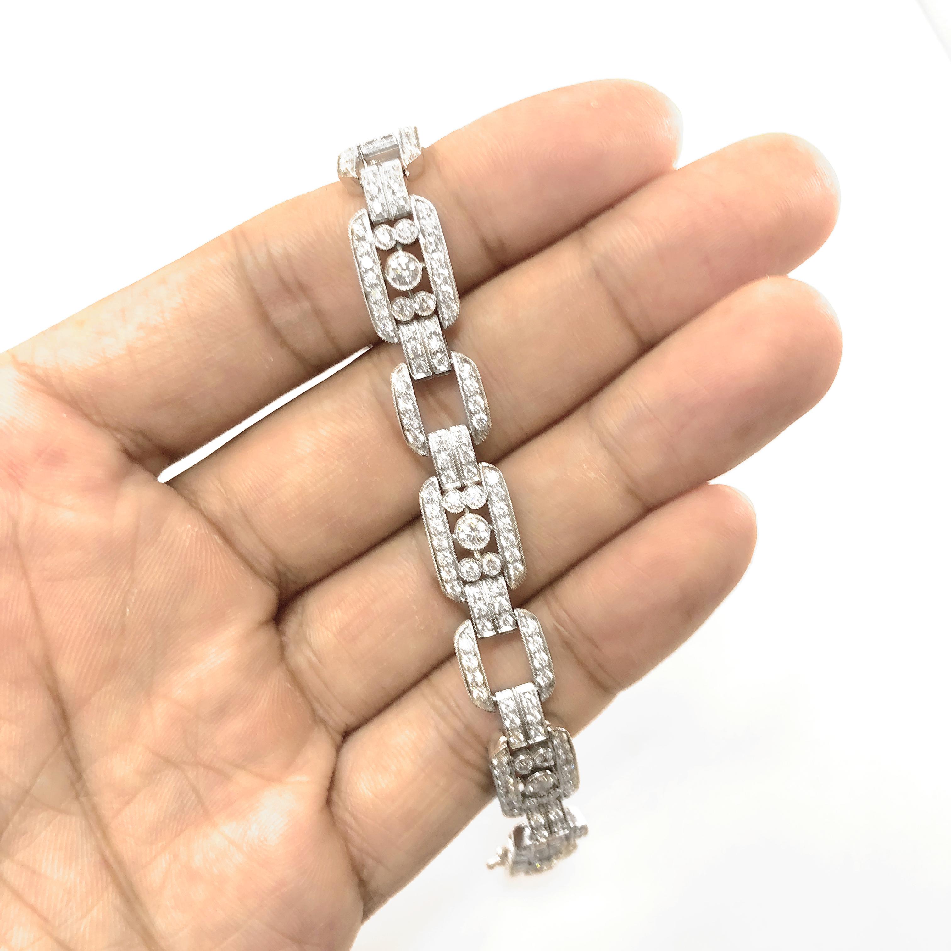Women's Art Deco Inspired Round Cut Diamonds 7.85 Carat Platinum Bracelet For Sale