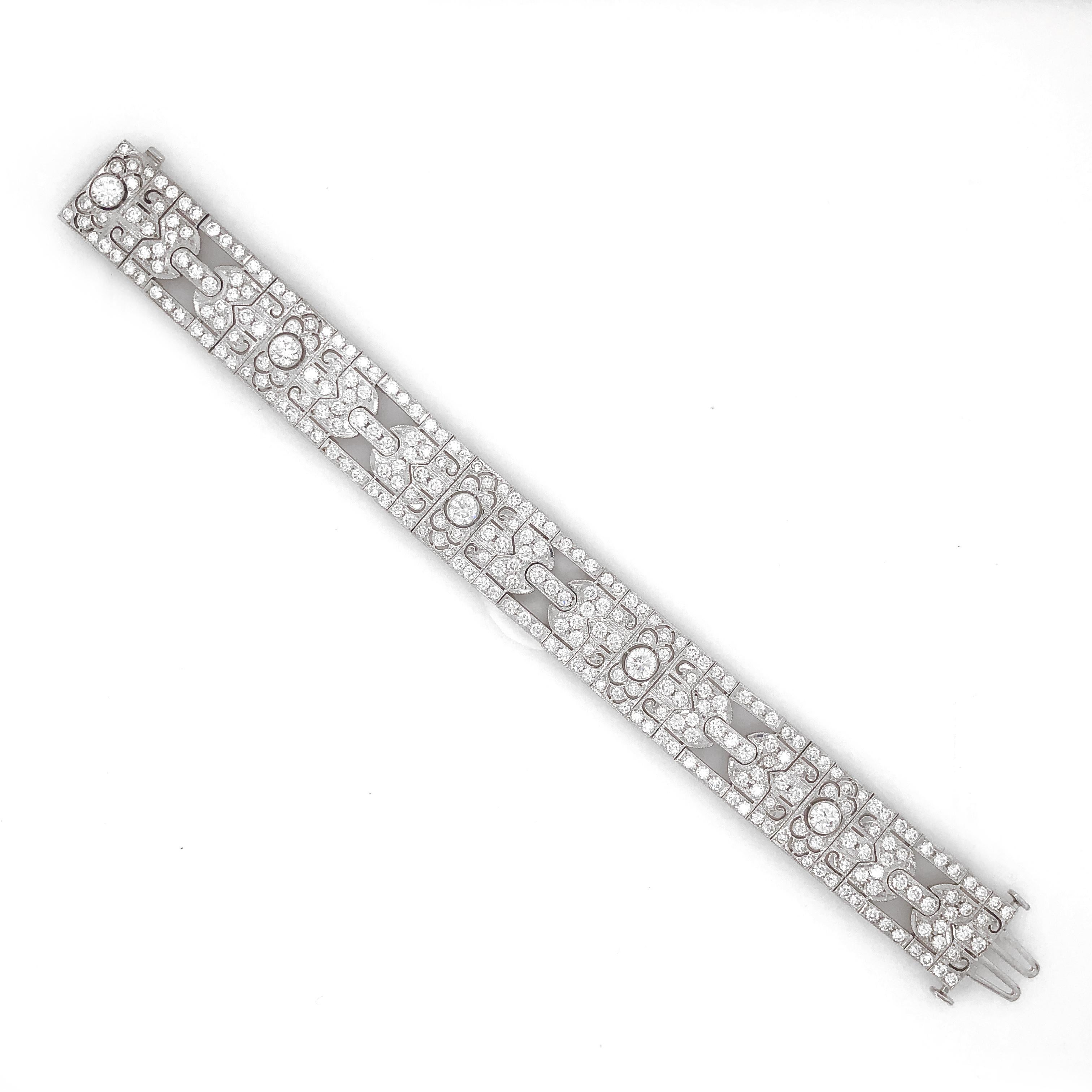 Contemporary Art Deco Inspired Round Cut White Diamonds 11.29 Carat Platinum Bracelet For Sale