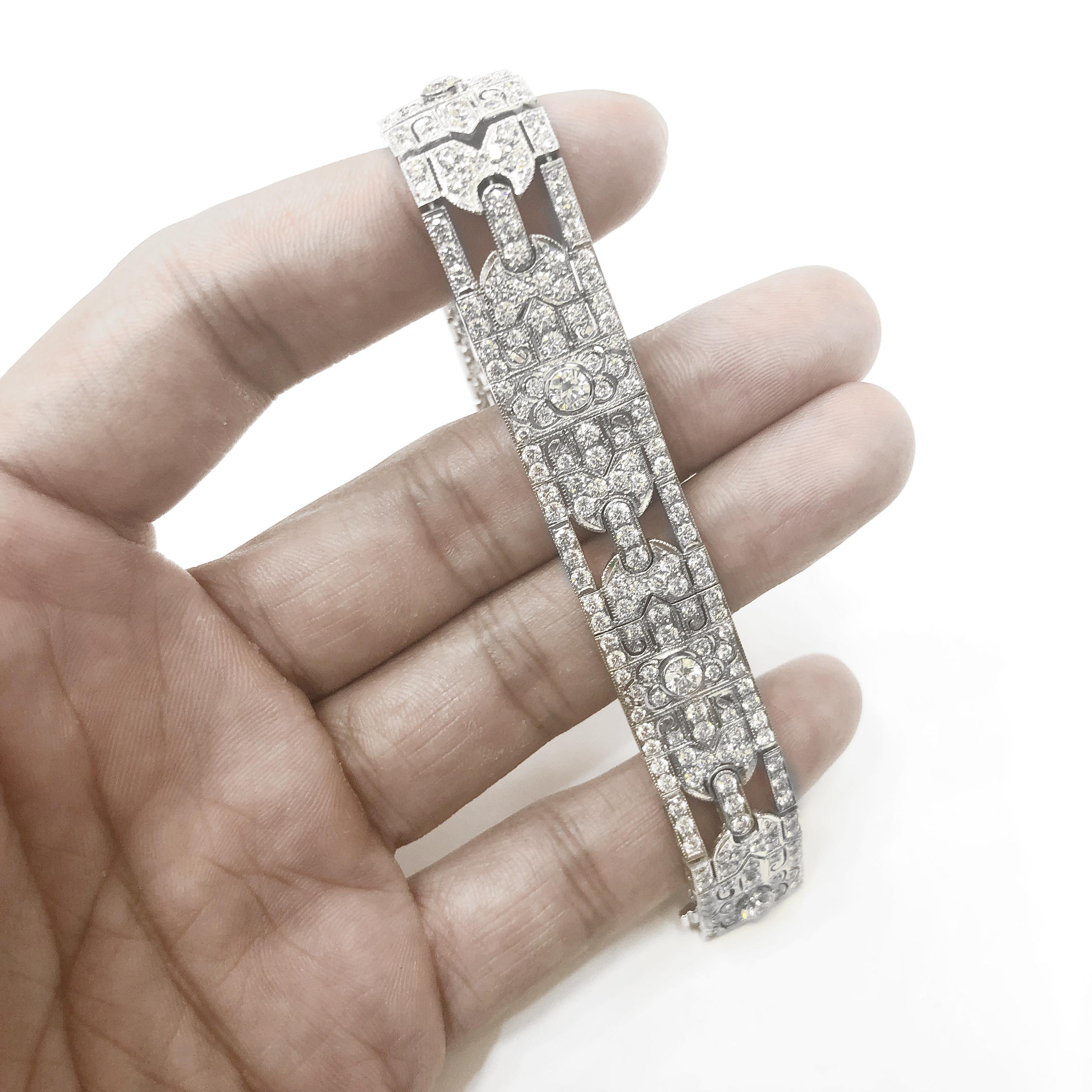 Art Deco Inspired Round Cut White Diamonds 11.29 Carat Platinum Bracelet For Sale 1