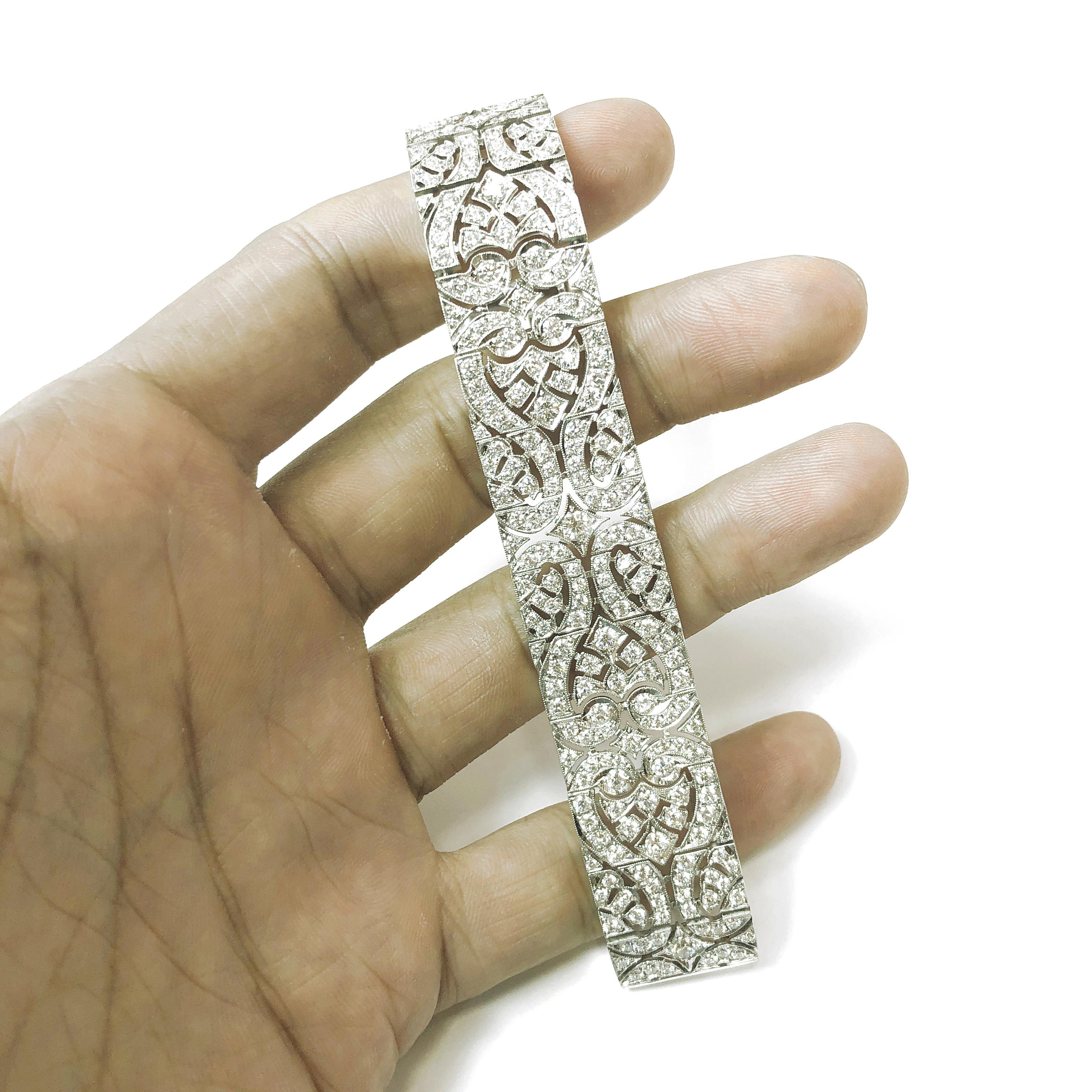 Art Deco Inspired Round Cut White Diamonds 13.8 Carat Platinum Link Bracelet For Sale 1