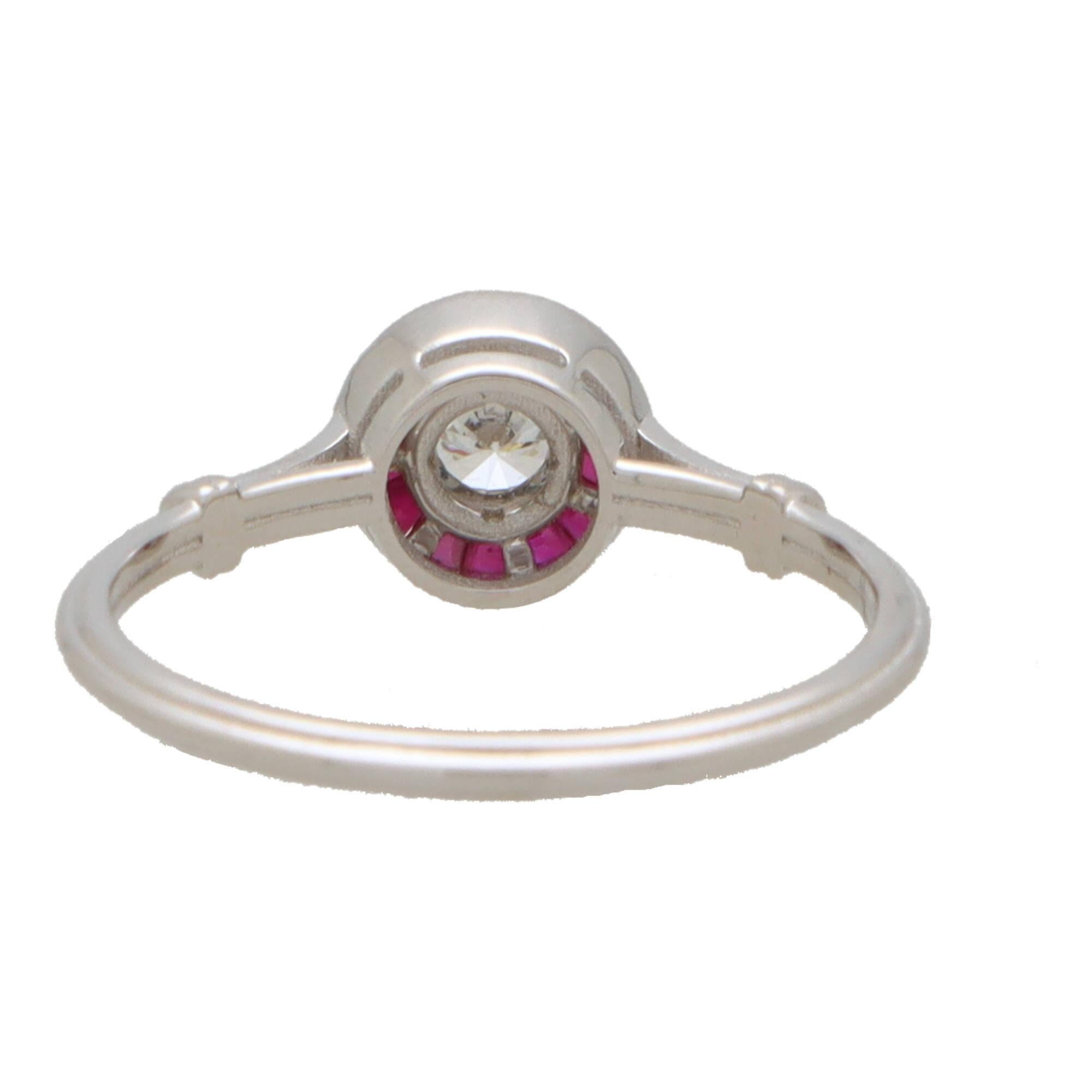 Anello Target con rubini e diamanti in oro bianco 18 carati di ispirazione Art Deco in vendita 2
