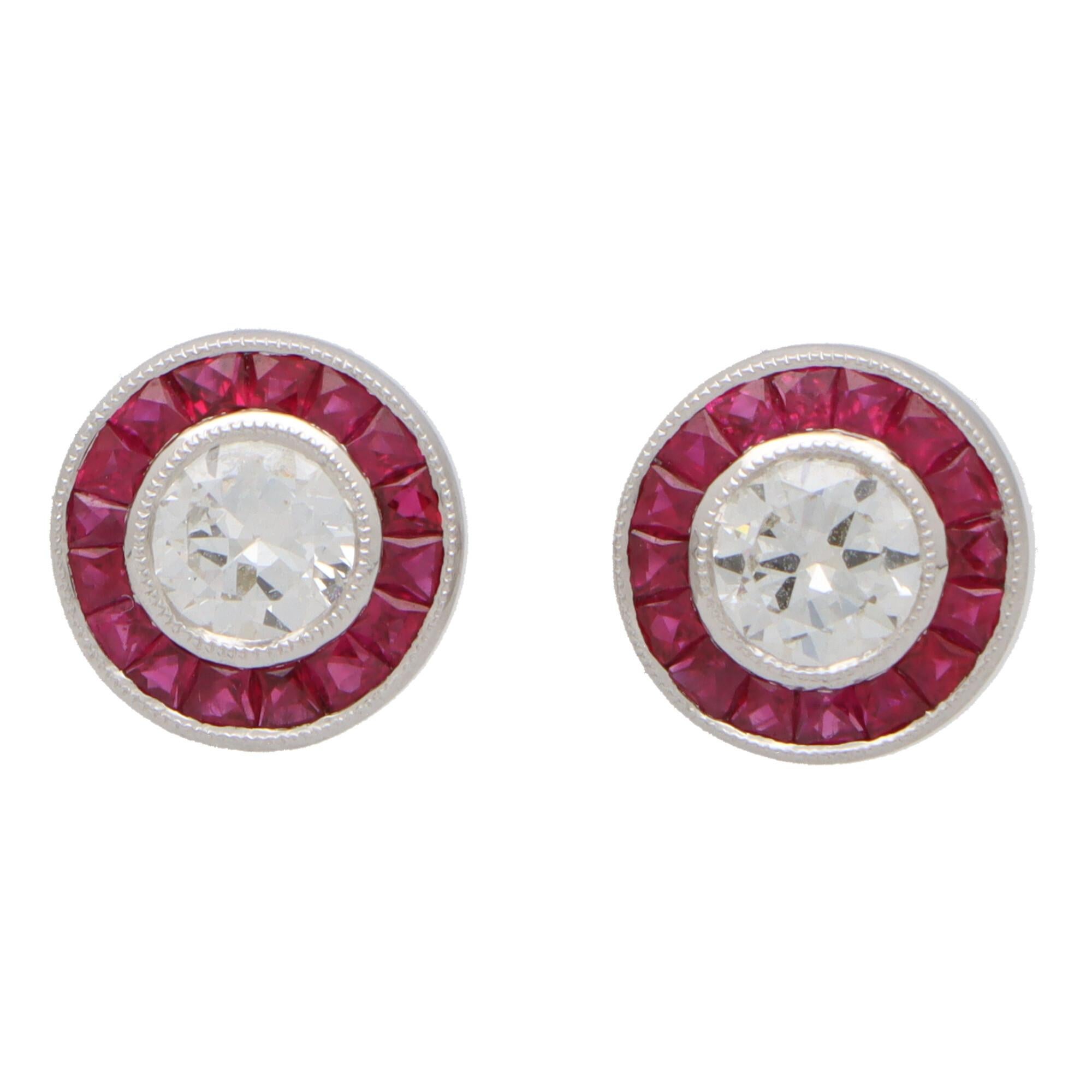 Taille ronde Boucles d'oreilles cibles en platine avec rubis et diamants d'inspiration Art Déco en vente