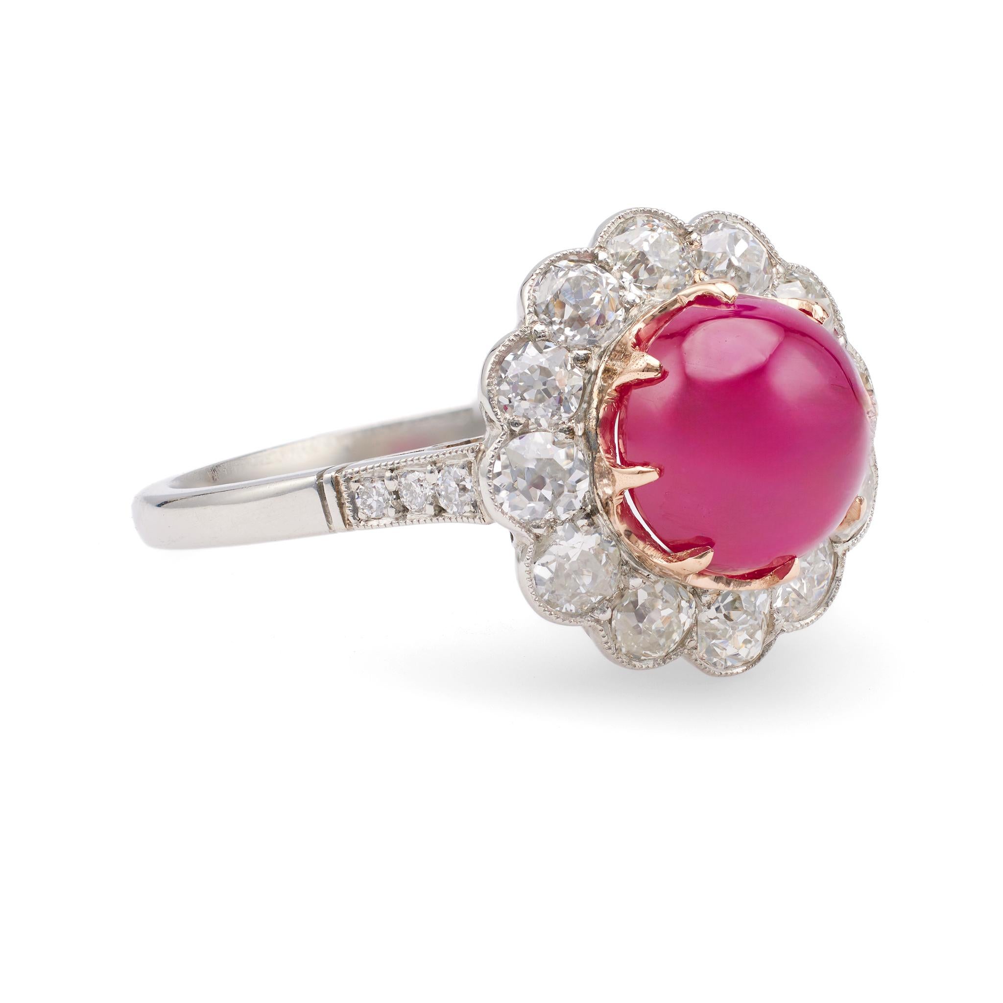 Art Deco inspirierter Rubin-Diamant-Platin-Ring aus 14k Gelbgold (Cabochon) im Angebot