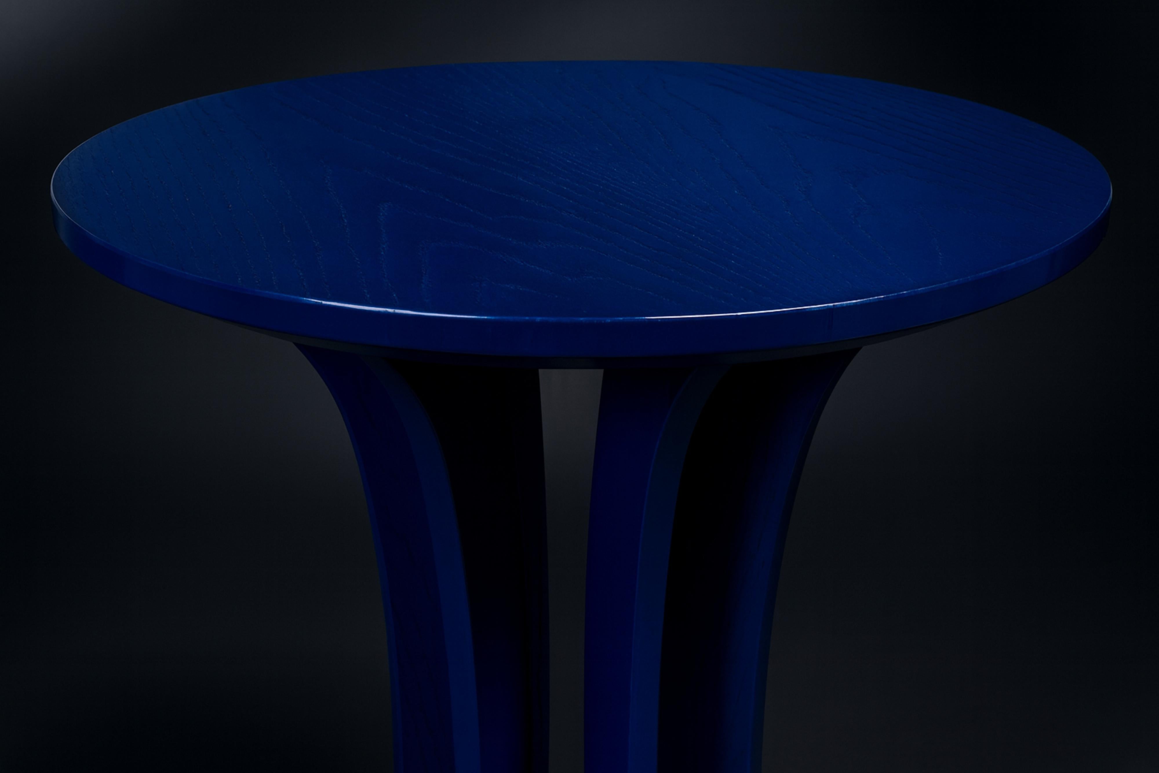 Art Deco Inspired Sapphire Blue Circular Pedestal Table, 20th Century In Good Condition For Sale In Lisbon, PT