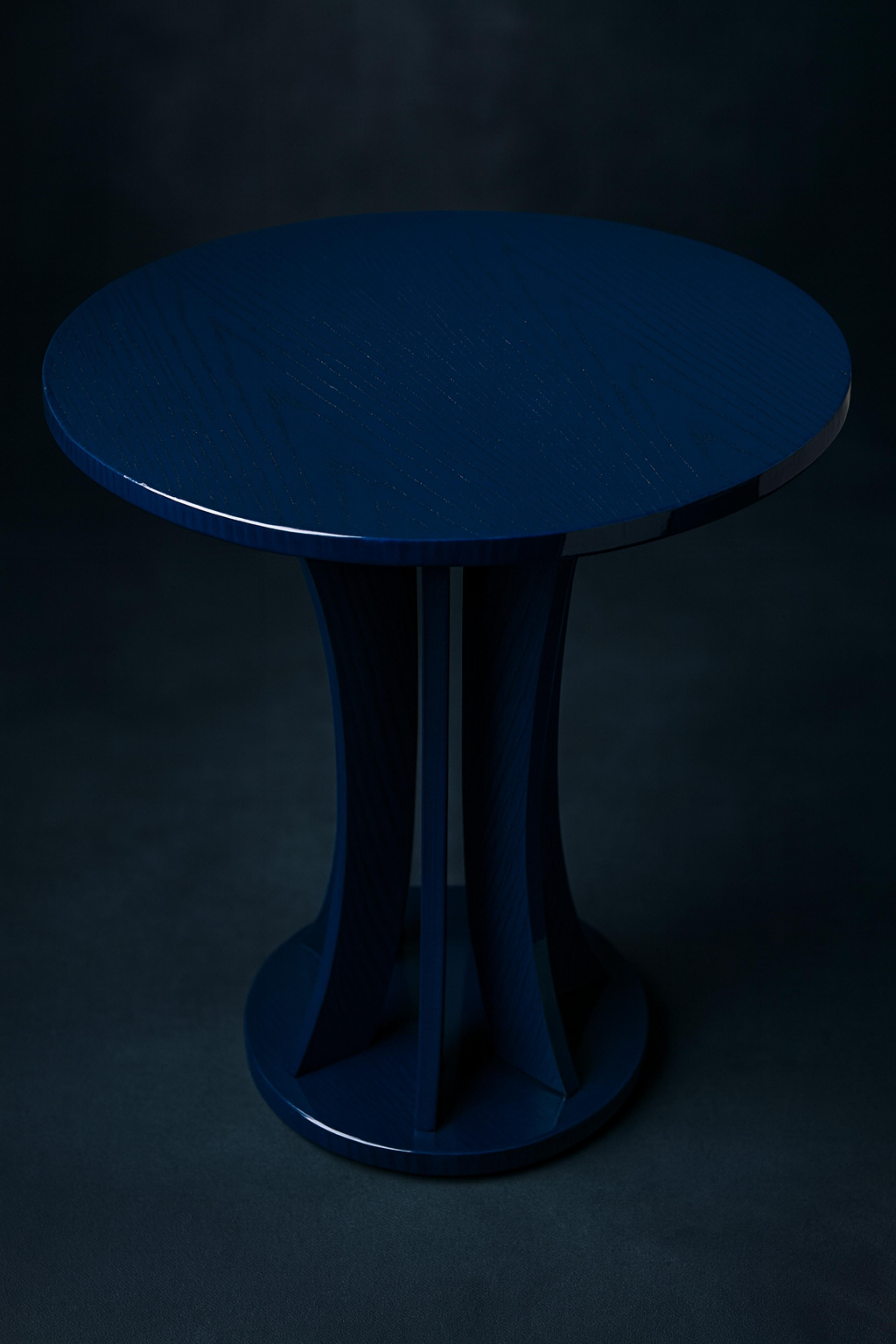 Chestnut Art Deco Inspired Sapphire Blue Circular Pedestal Table, 20th Century For Sale