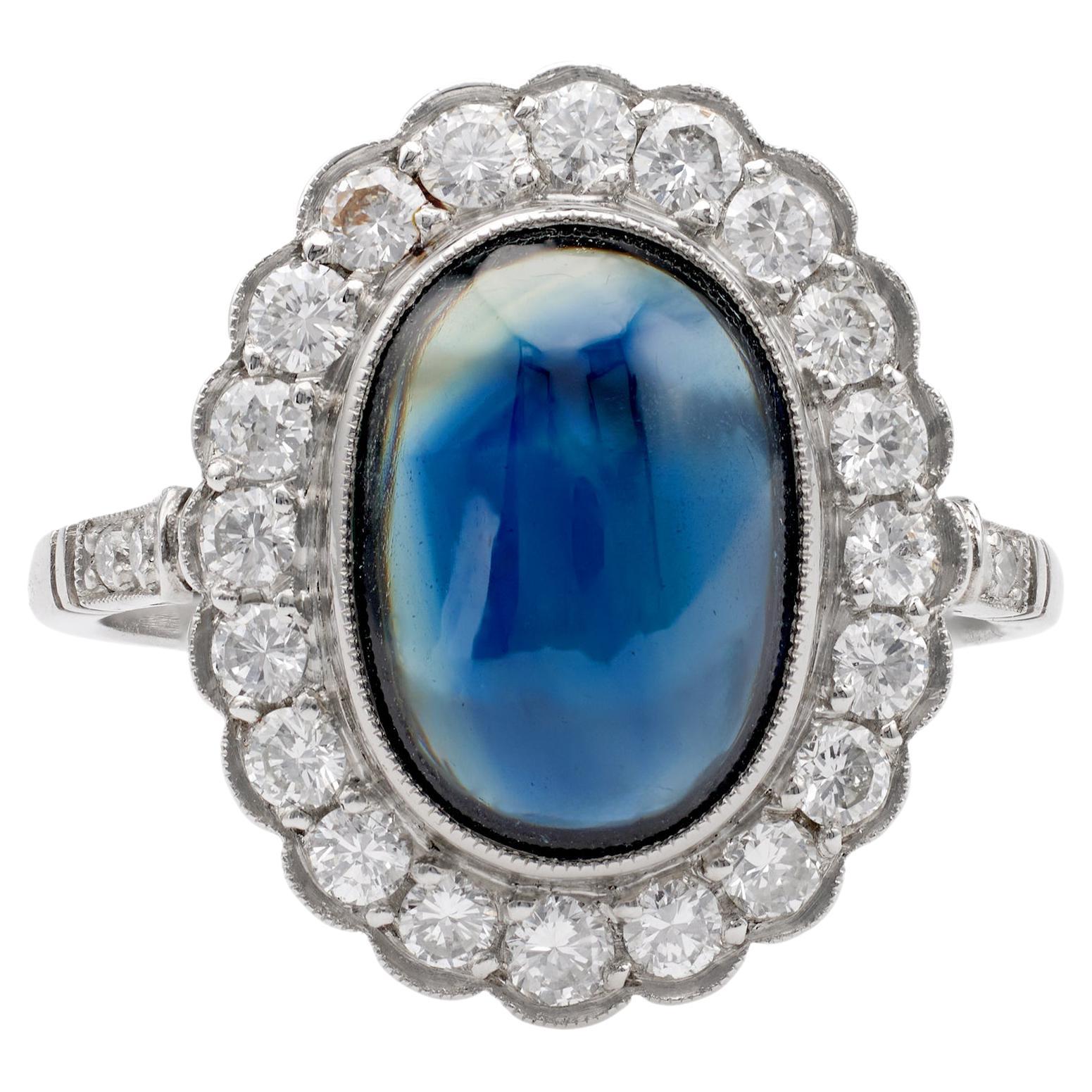 Art Deco inspirierter Saphir Diamant Platin Halo Cluster-Ring im Angebot
