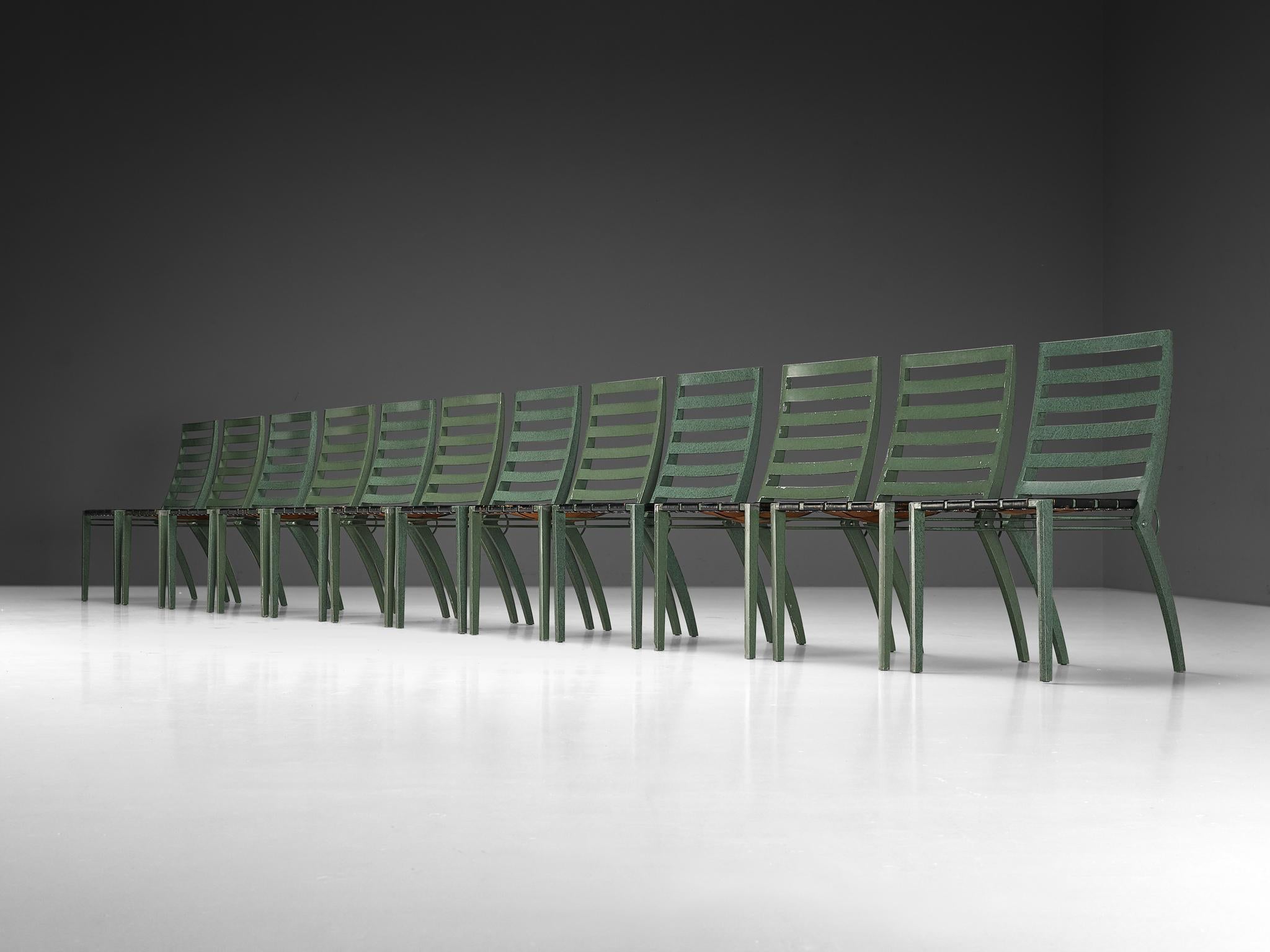 Ensemble de douze chaises de salle à manger en métal vert et cuir noir, d'inspiration Metal Artful Green Bon état - En vente à Waalwijk, NL