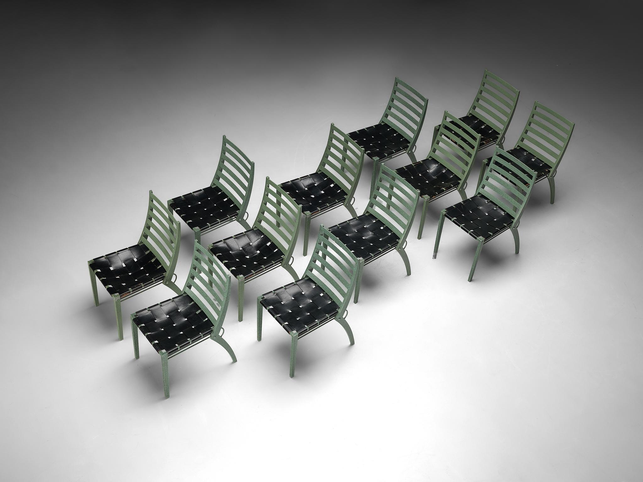 Aluminium Ensemble de douze chaises de salle à manger en métal vert et cuir noir, d'inspiration Metal Artful Green en vente