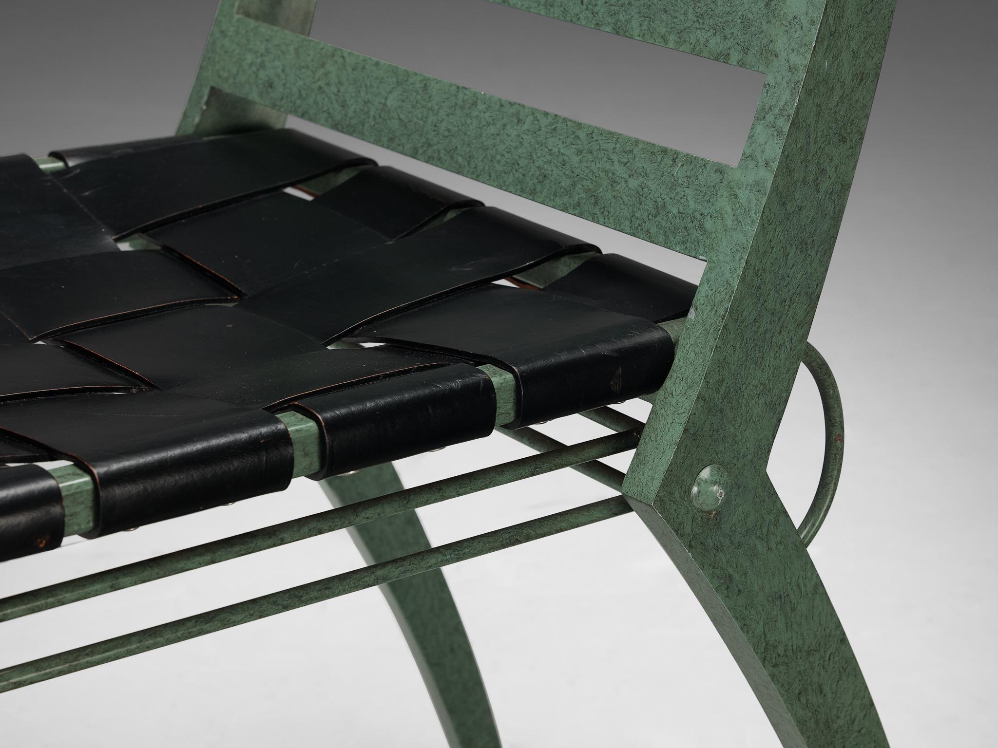 Ensemble de douze chaises de salle à manger en métal vert et cuir noir, d'inspiration Metal Artful Green en vente 1