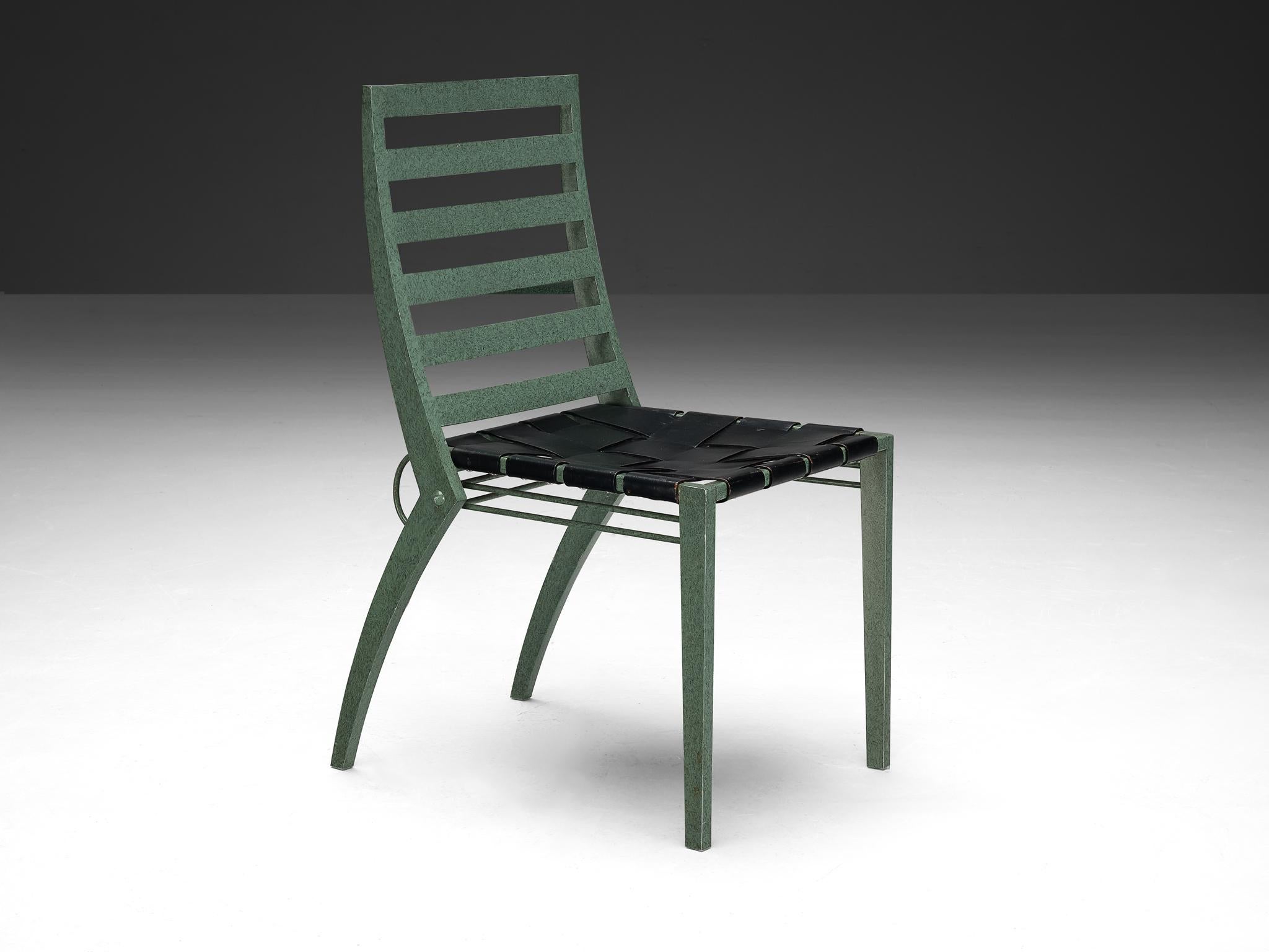 Ensemble de douze chaises de salle à manger en métal vert et cuir noir, d'inspiration Metal Artful Green en vente 2