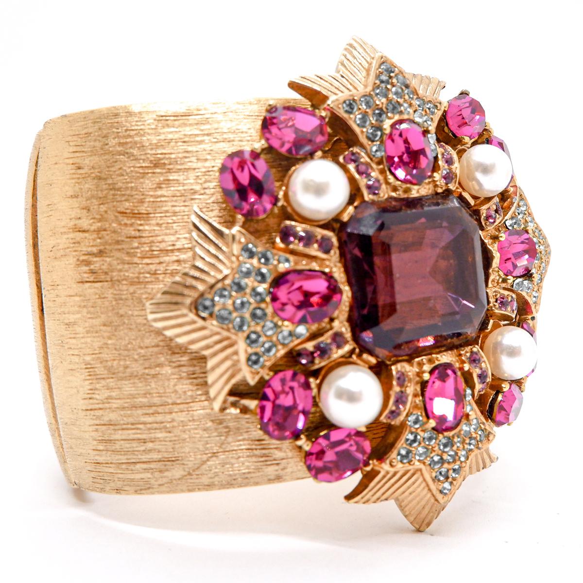 CINER is a made-to-order house, please allow 10 business days for our artisans to make your jewelry for you! 

A statement cuff perfect for day to night wear, this colorful art deco inspired piece is perfect addition to your jewelry collection!