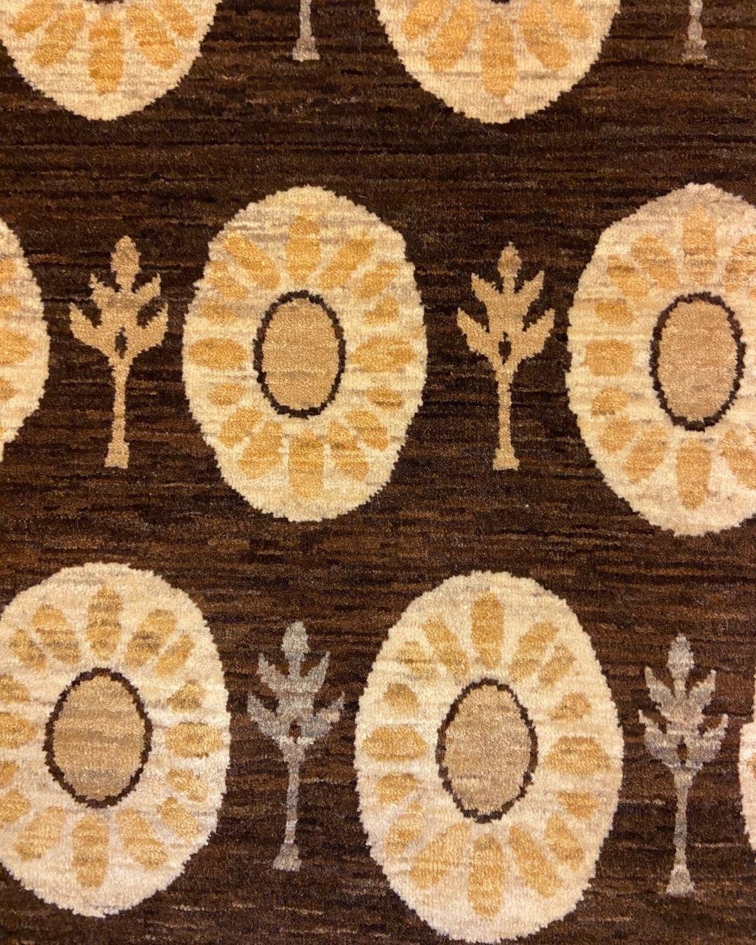 Art Deco-inspirierte Tan und Brown Wolle Perserteppich mit Tribal-Motiven, 3' x 5' im Zustand „Neu“ im Angebot in New York, NY