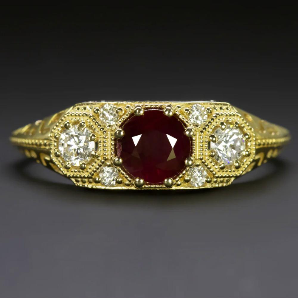 Taille ronde Art Deco Inspired Vintage-Style Ruby & Diamond 3-Stone Ring in Yellow Gold en vente