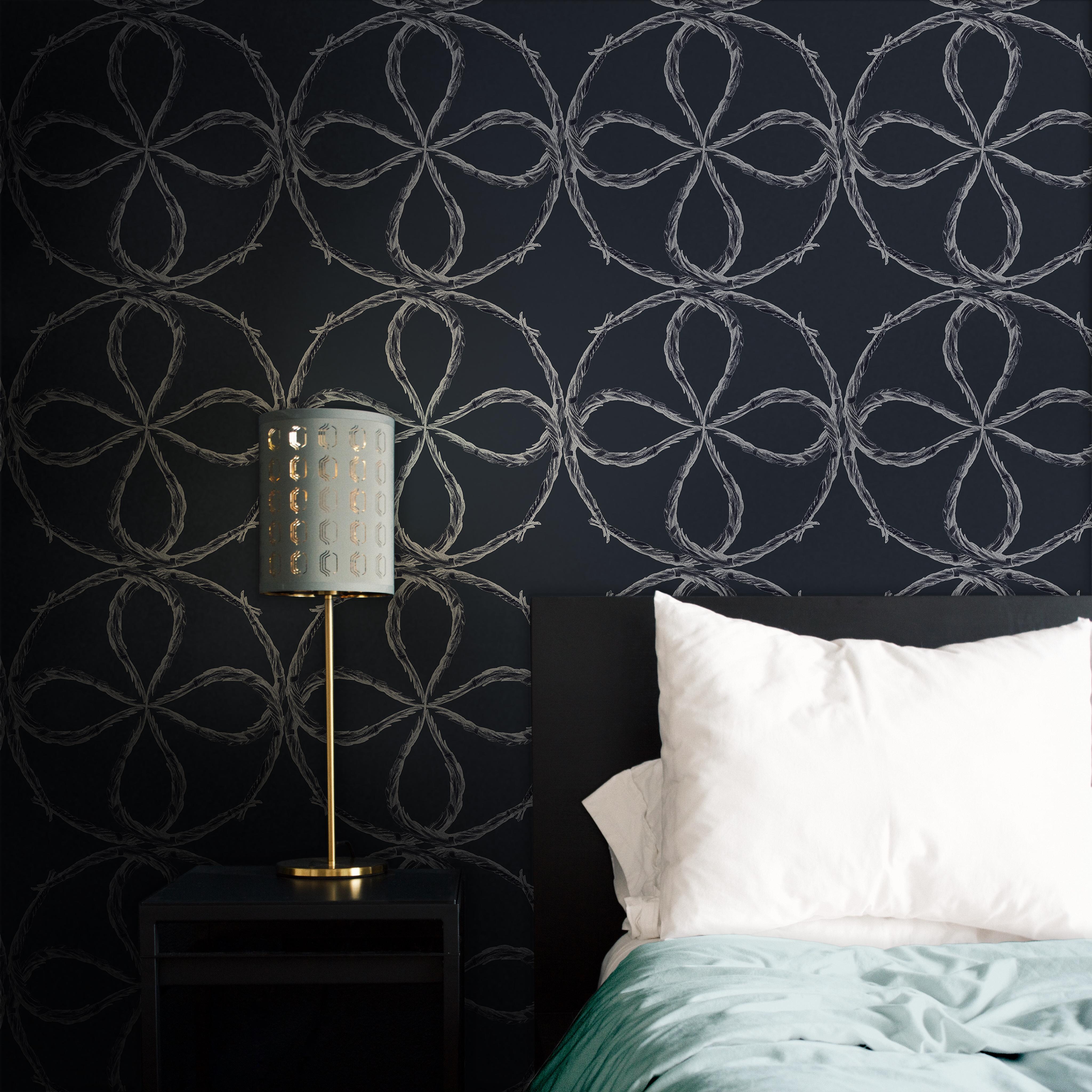 Art Deco Inspired White & Grey Wallpaper: Quatrefoil Fog In New Condition For Sale In AMSTERDAM, NH