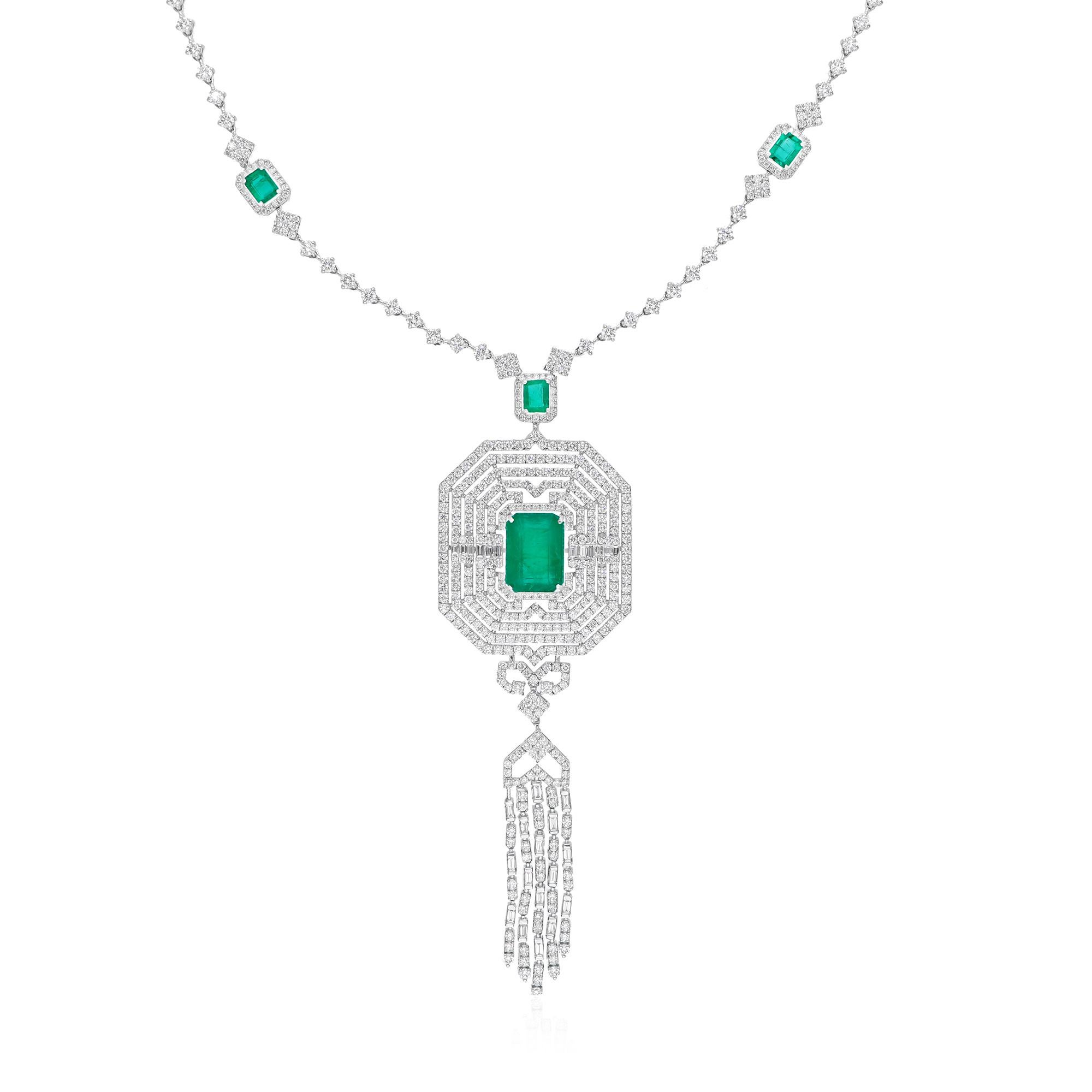 Taglio smeraldo Collana a goccia in oro bianco 14 carati con smeraldo dello Zambia SI/H diamante, ispirata all'Art Deco. in vendita