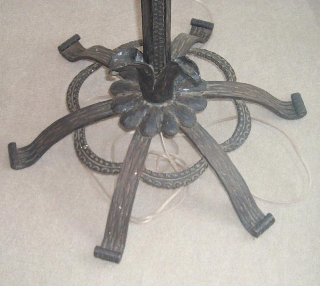 Français Lampadaire Art déco en fer et albâtre en vente