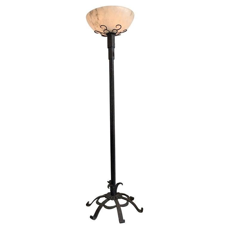 Très bel exemple de lampadaire Art Déco.