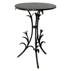 Art-Déco-Tisch aus Eisen und Marmor mit Blumendekor